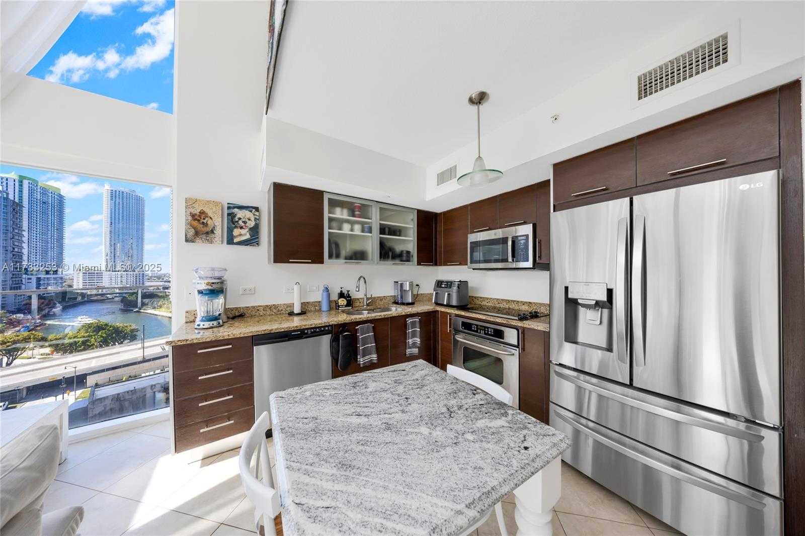 Small Image of 41 SOUTH EAST 5TH ST #816, Miami Number 6