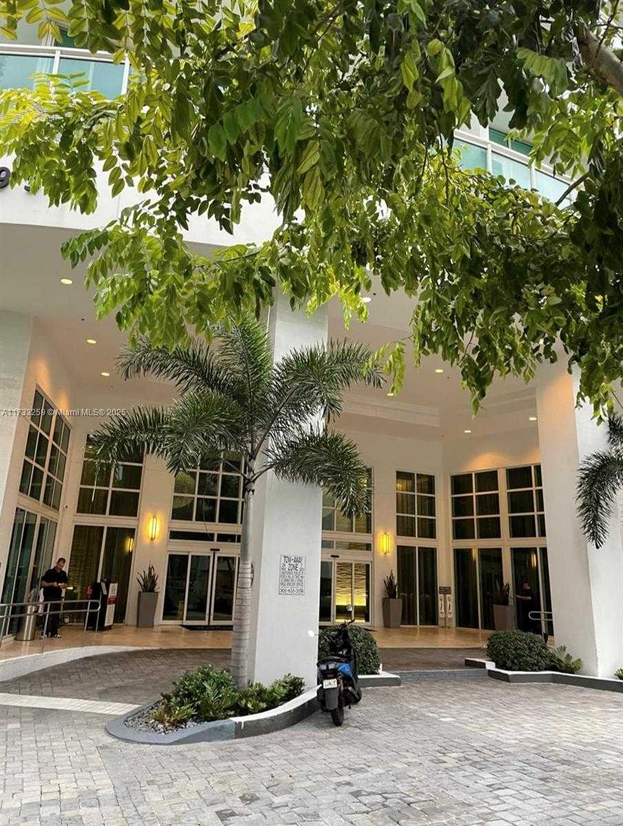 Small Image of 951 BRICKELL AVE #301, Miami Number 2