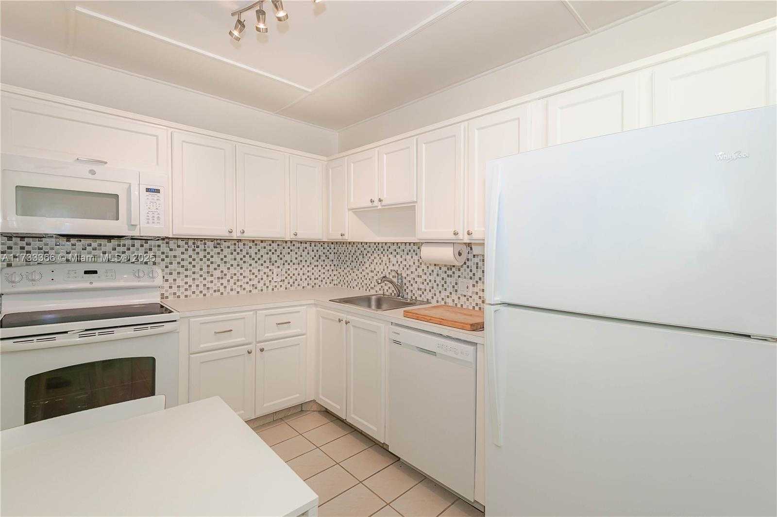 Small Image of 20301 WEST COUNTRY CLUB DR #1026, Aventura Number 4