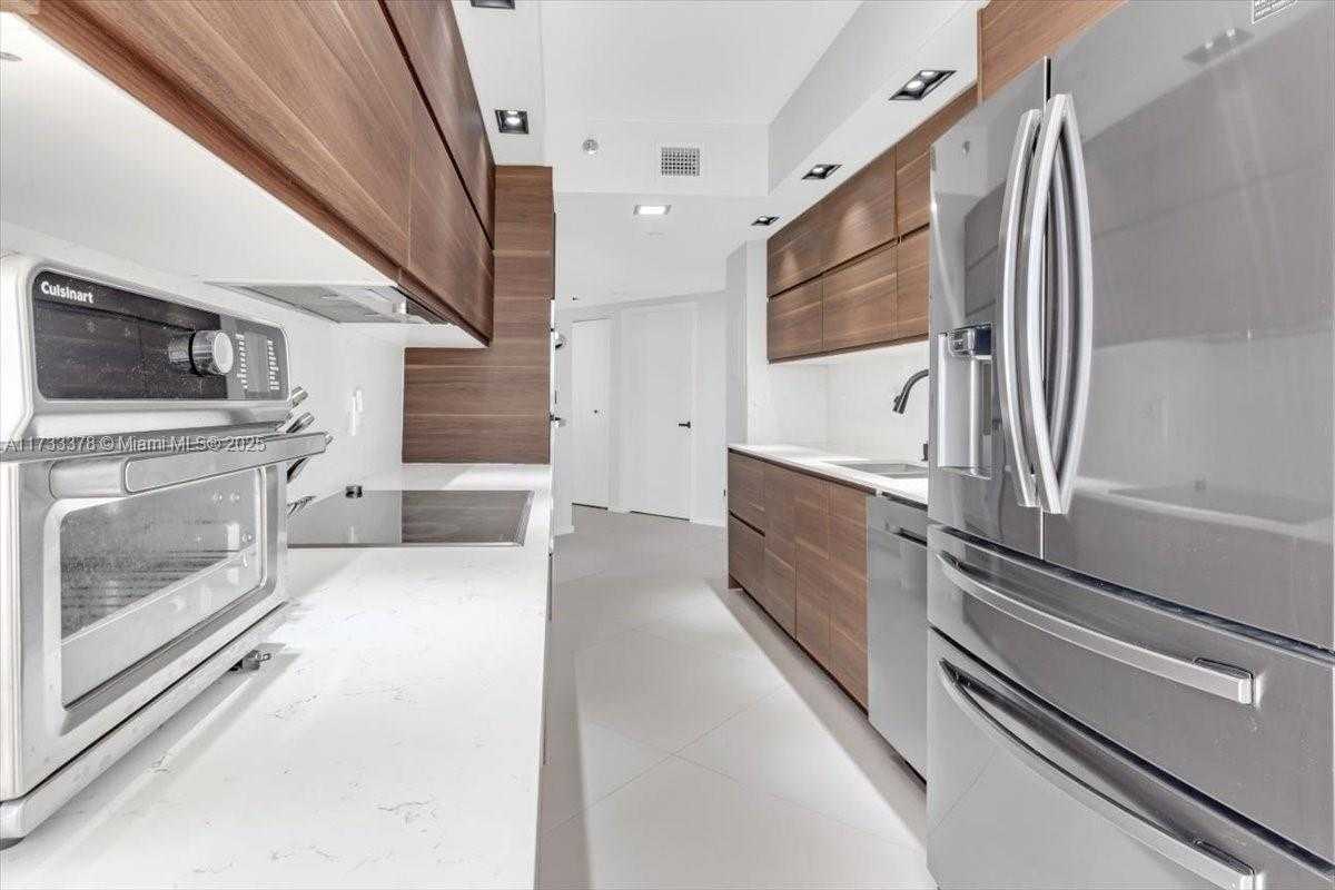 Small Image of 1000 ISLAND BLVD #2003, Aventura Number 12