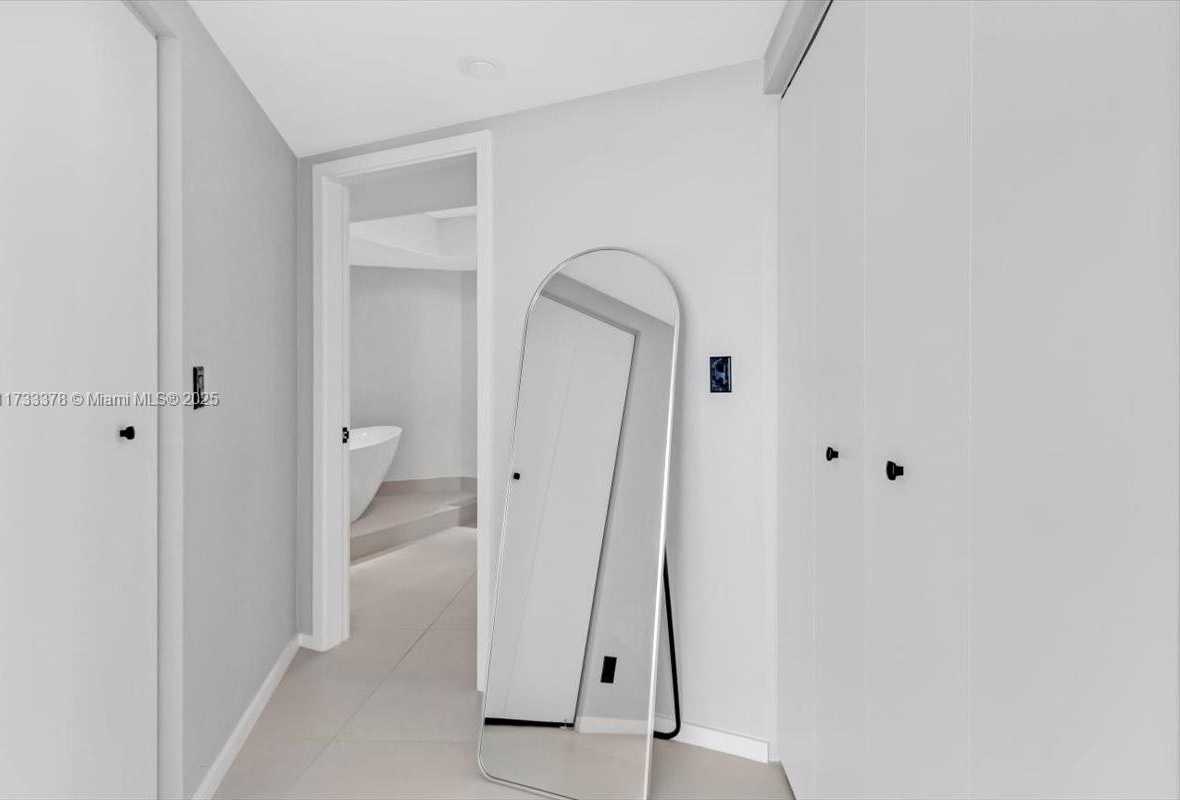 Small Image of 1000 ISLAND BLVD #2003, Aventura Number 24