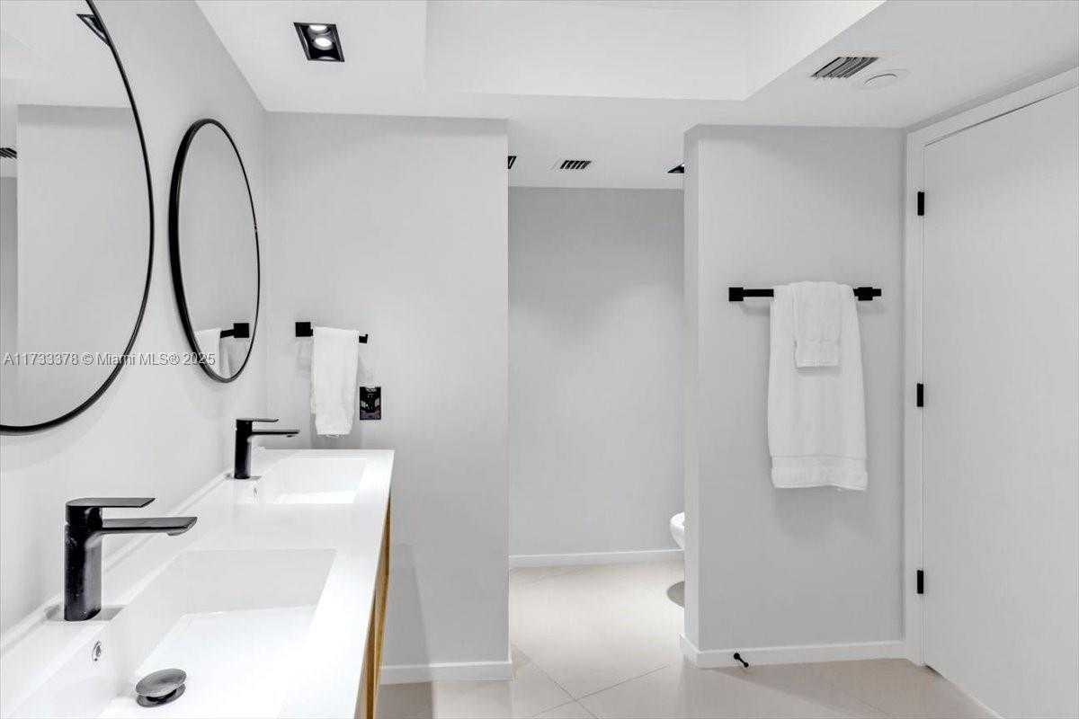 Small Image of 1000 ISLAND BLVD #2003, Aventura Number 26