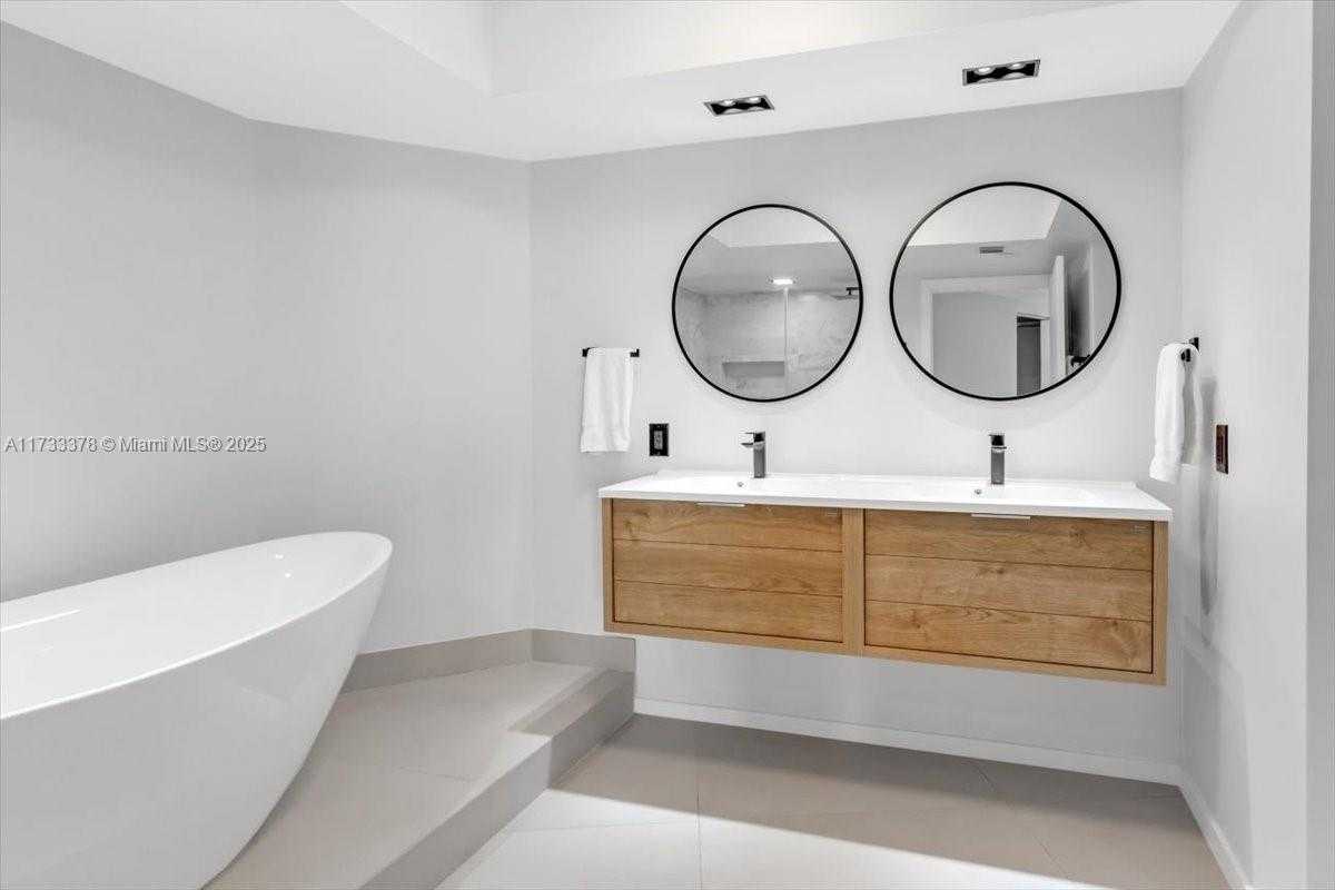 Small Image of 1000 ISLAND BLVD #2003, Aventura Number 27