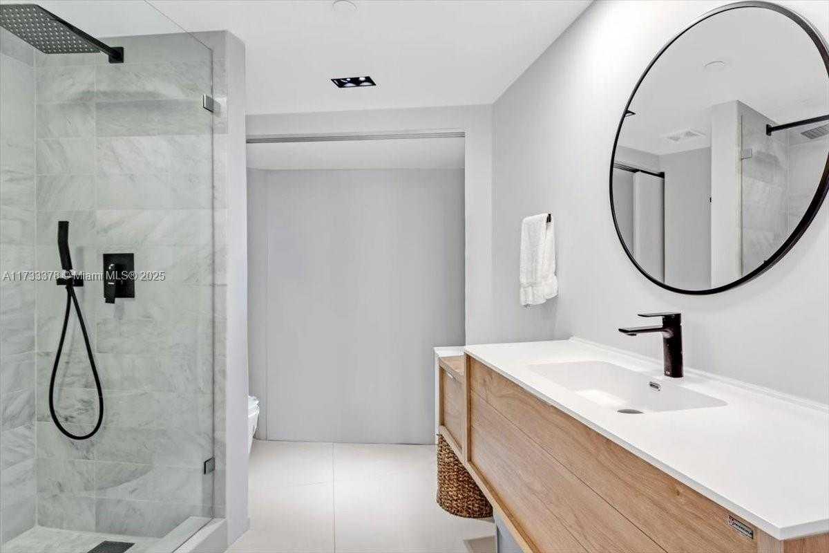 Small Image of 1000 ISLAND BLVD #2003, Aventura Number 30