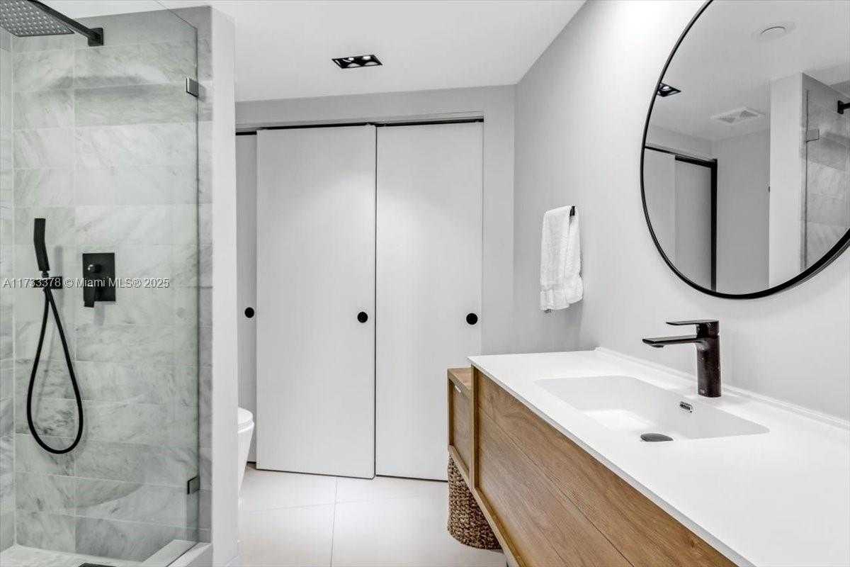 Small Image of 1000 ISLAND BLVD #2003, Aventura Number 32