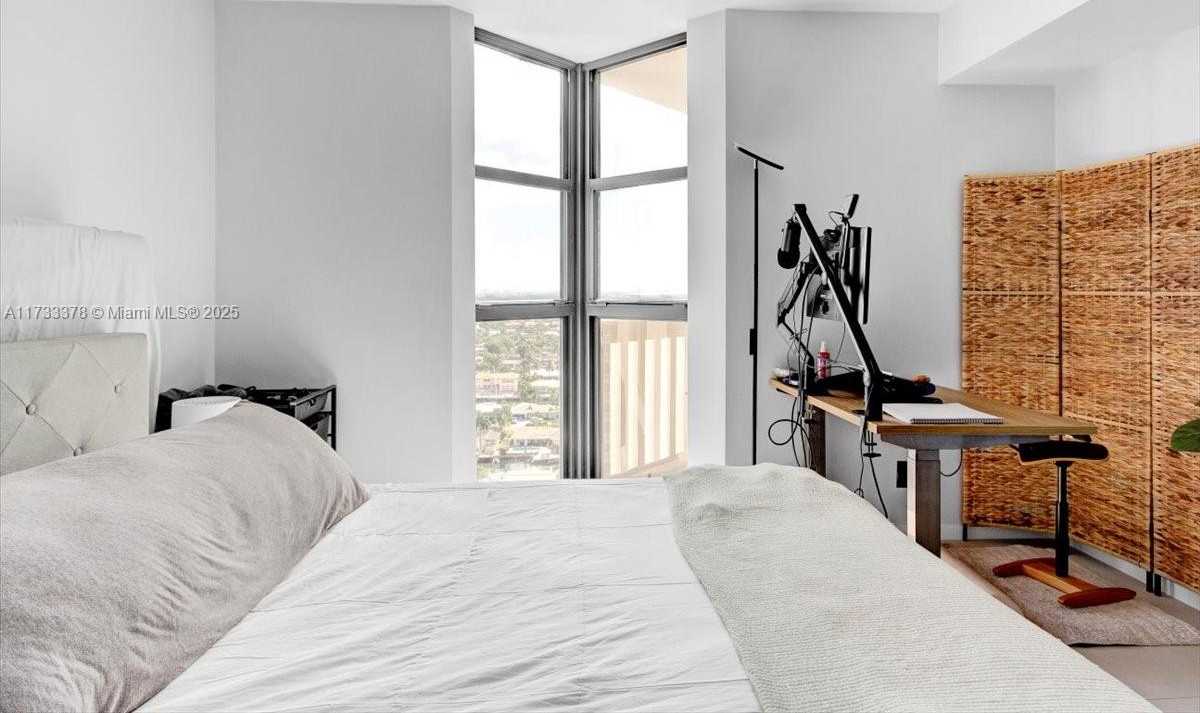 Small Image of 1000 ISLAND BLVD #2003, Aventura Number 34