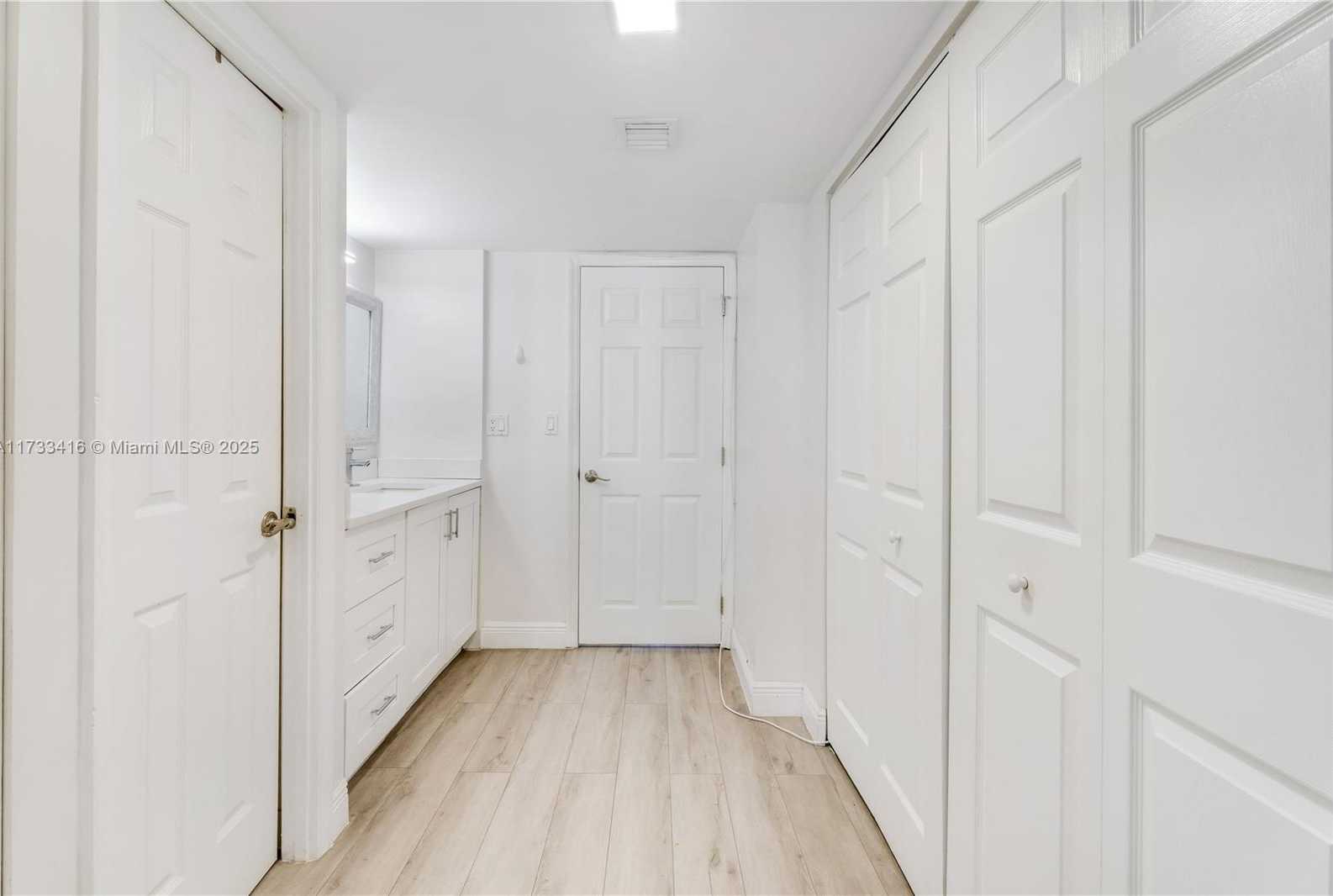 Small Image of 20379 E Country Club Dr, Aventura, FL 33180, USA Number 13