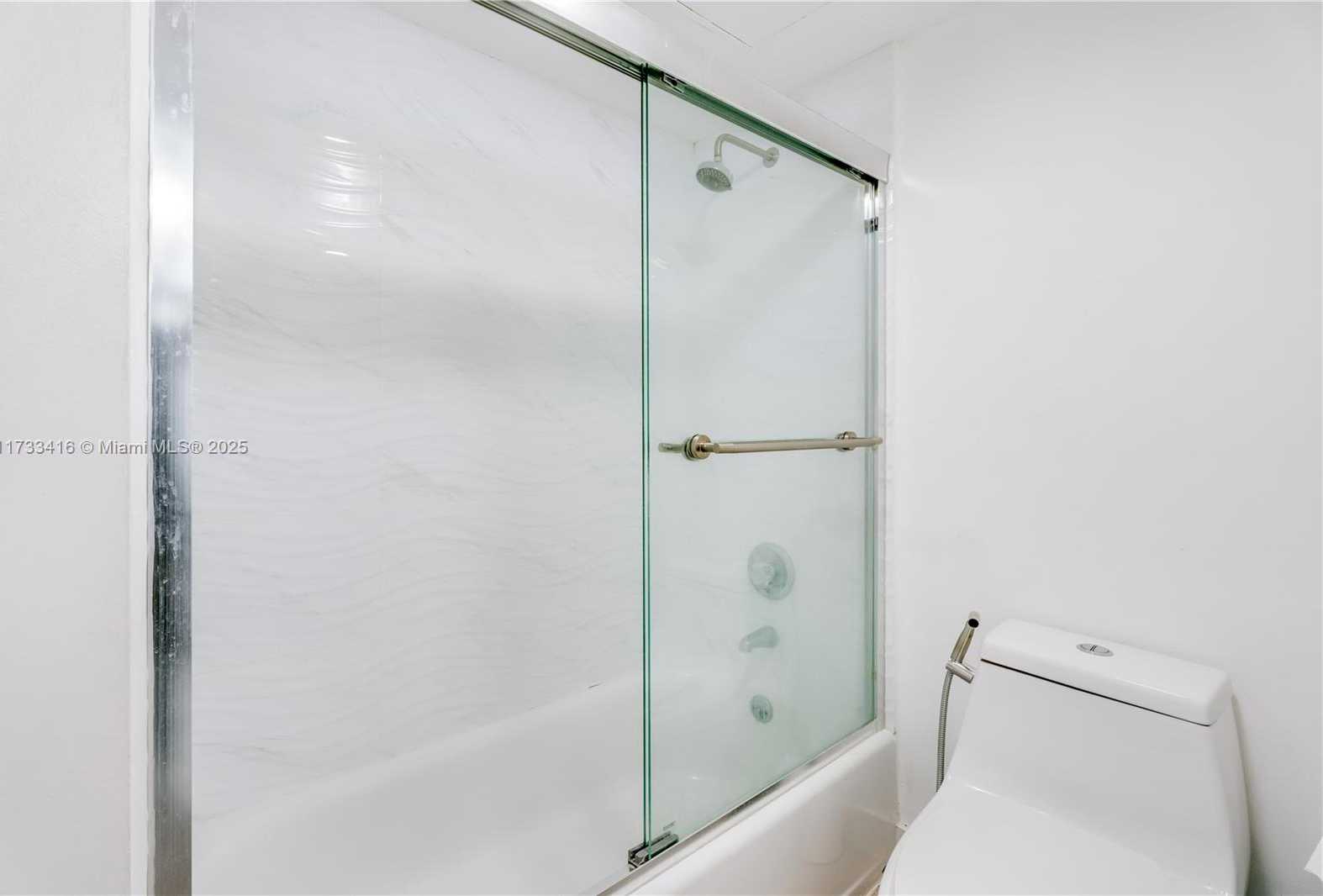 Small Image of 20379 E Country Club Dr, Aventura, FL 33180, USA Number 15