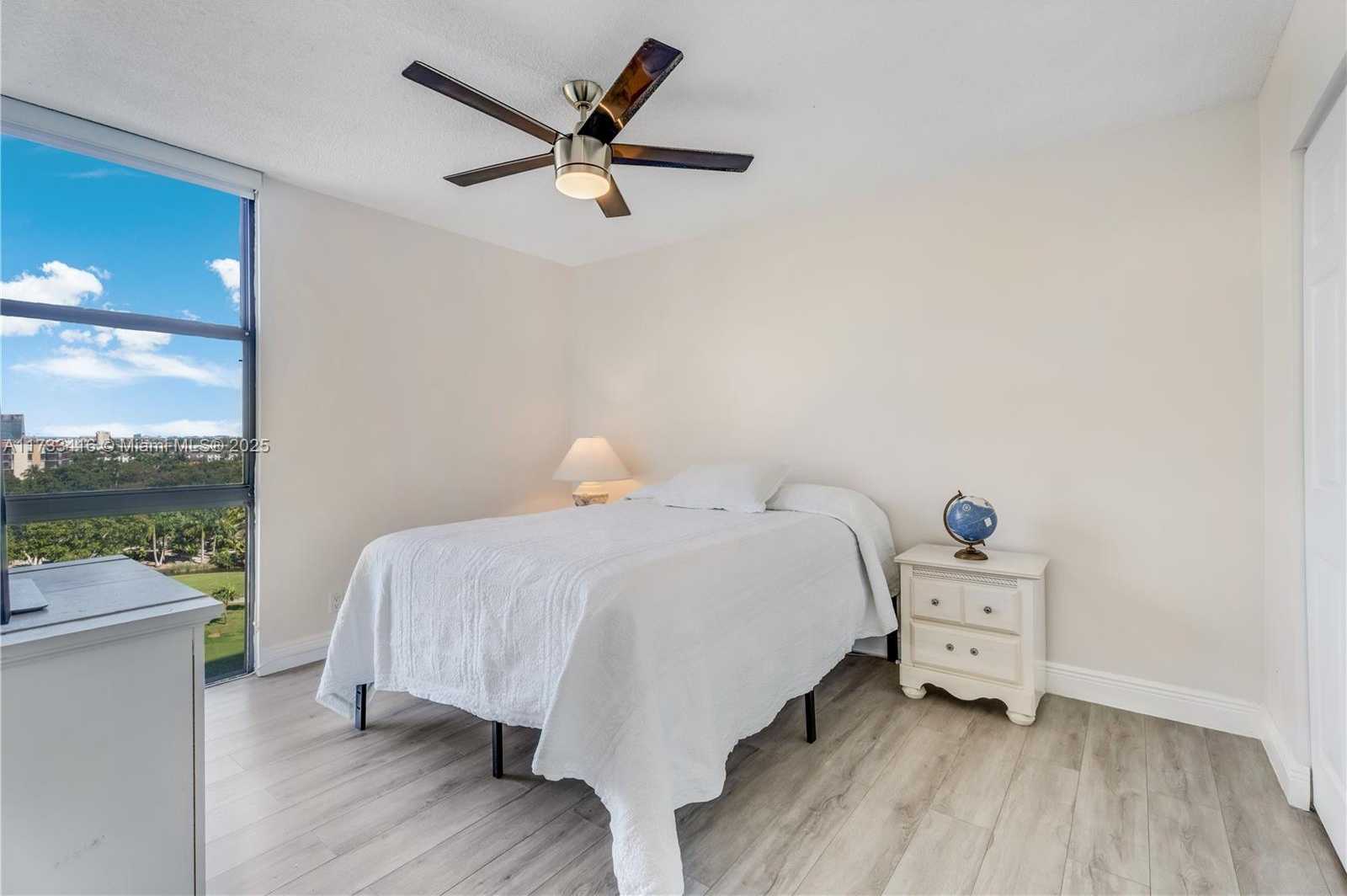 Small Image of 20379 E Country Club Dr, Aventura, FL 33180, USA Number 19