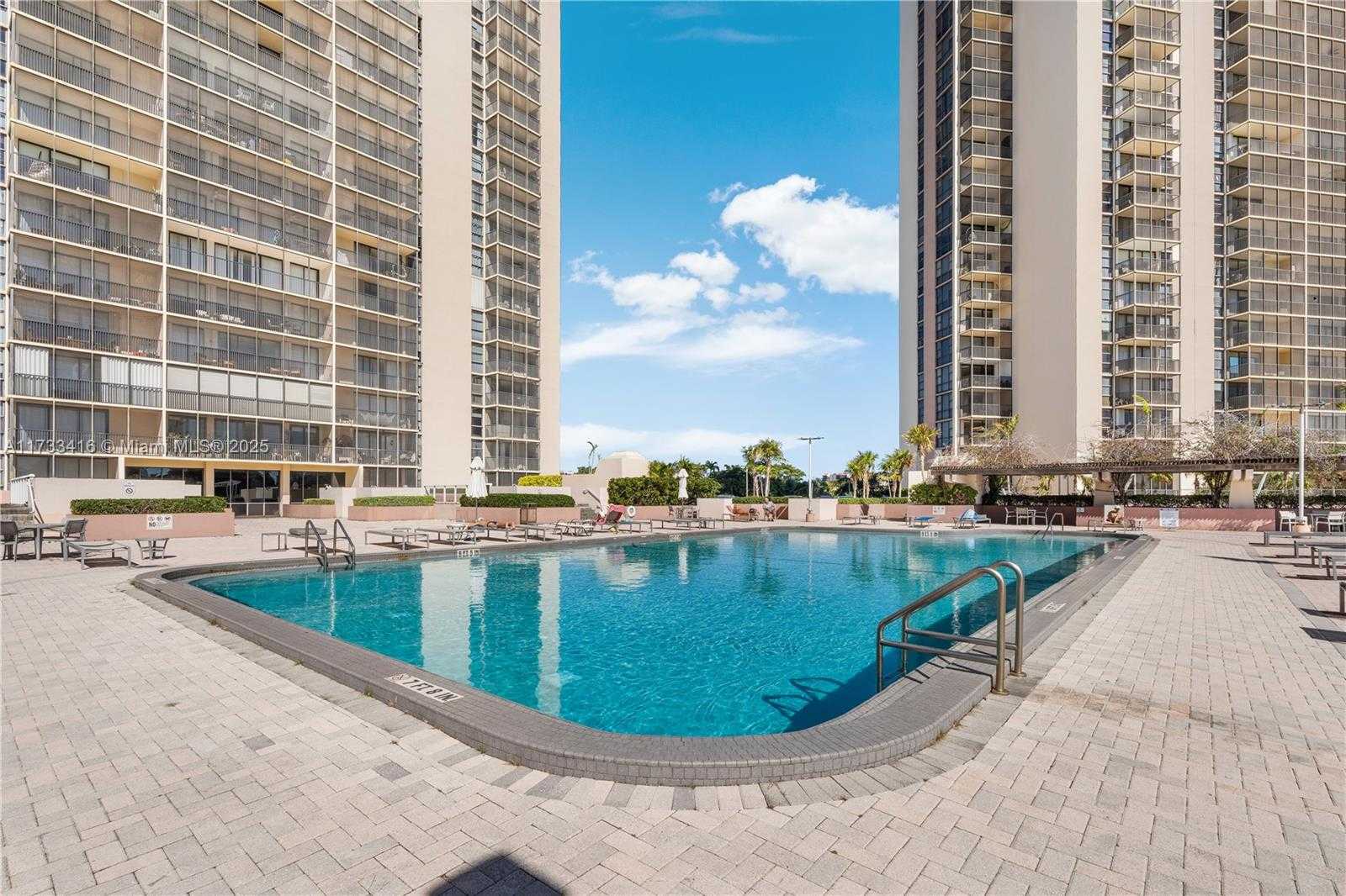 Small Image of 20379 E Country Club Dr, Aventura, FL 33180, USA Number 20