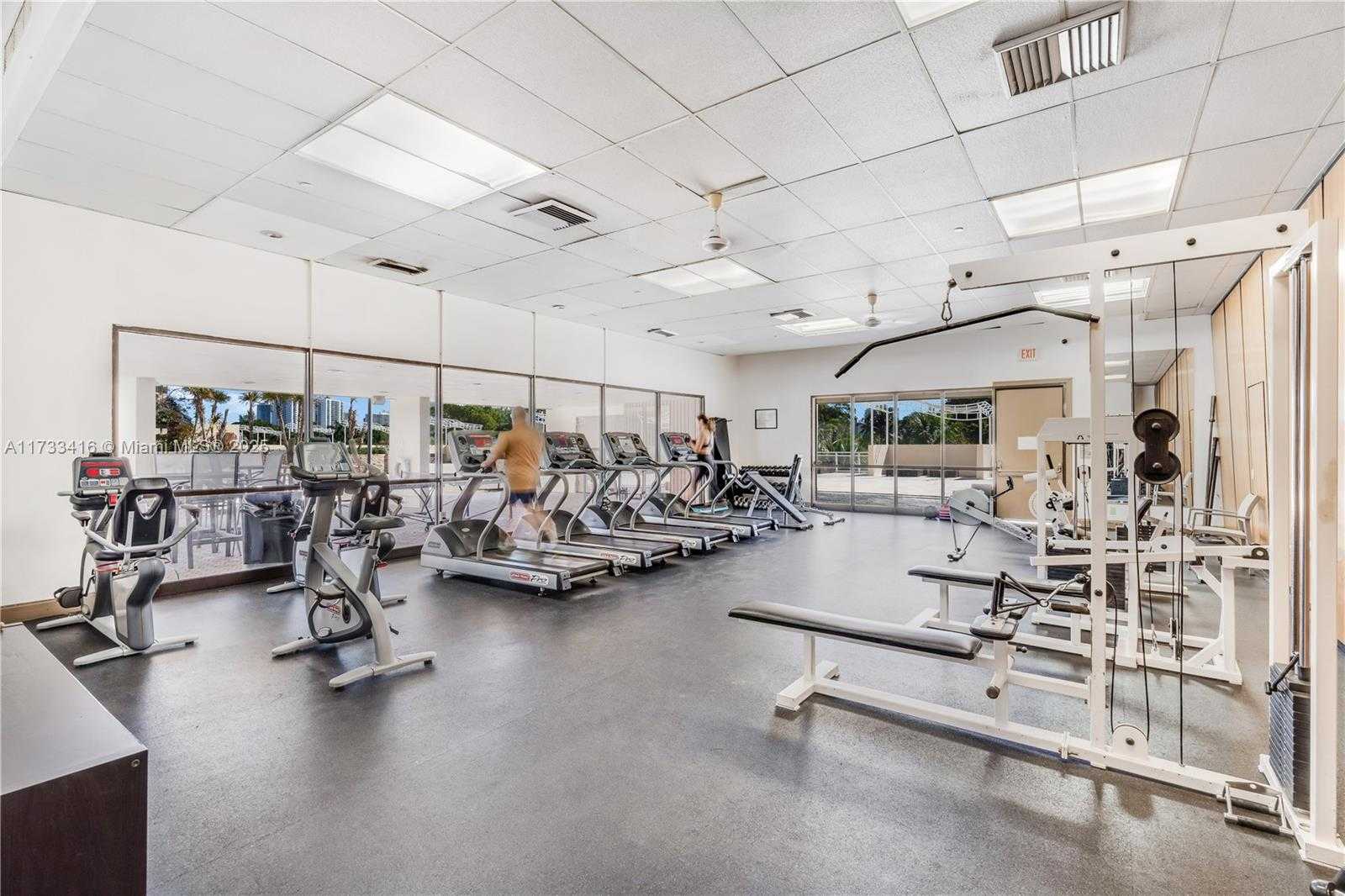 Small Image of 20379 E Country Club Dr, Aventura, FL 33180, USA Number 21