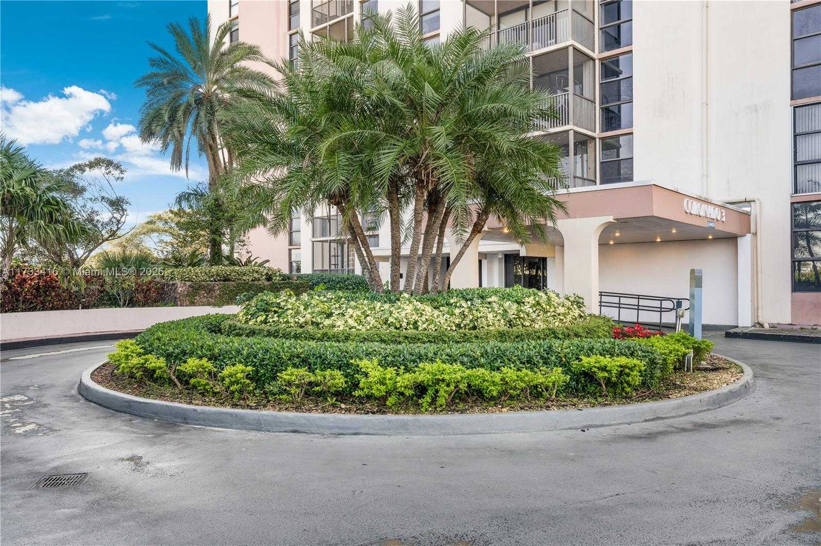 Small Image of 20379 E Country Club Dr, Aventura, FL 33180, USA Number 24