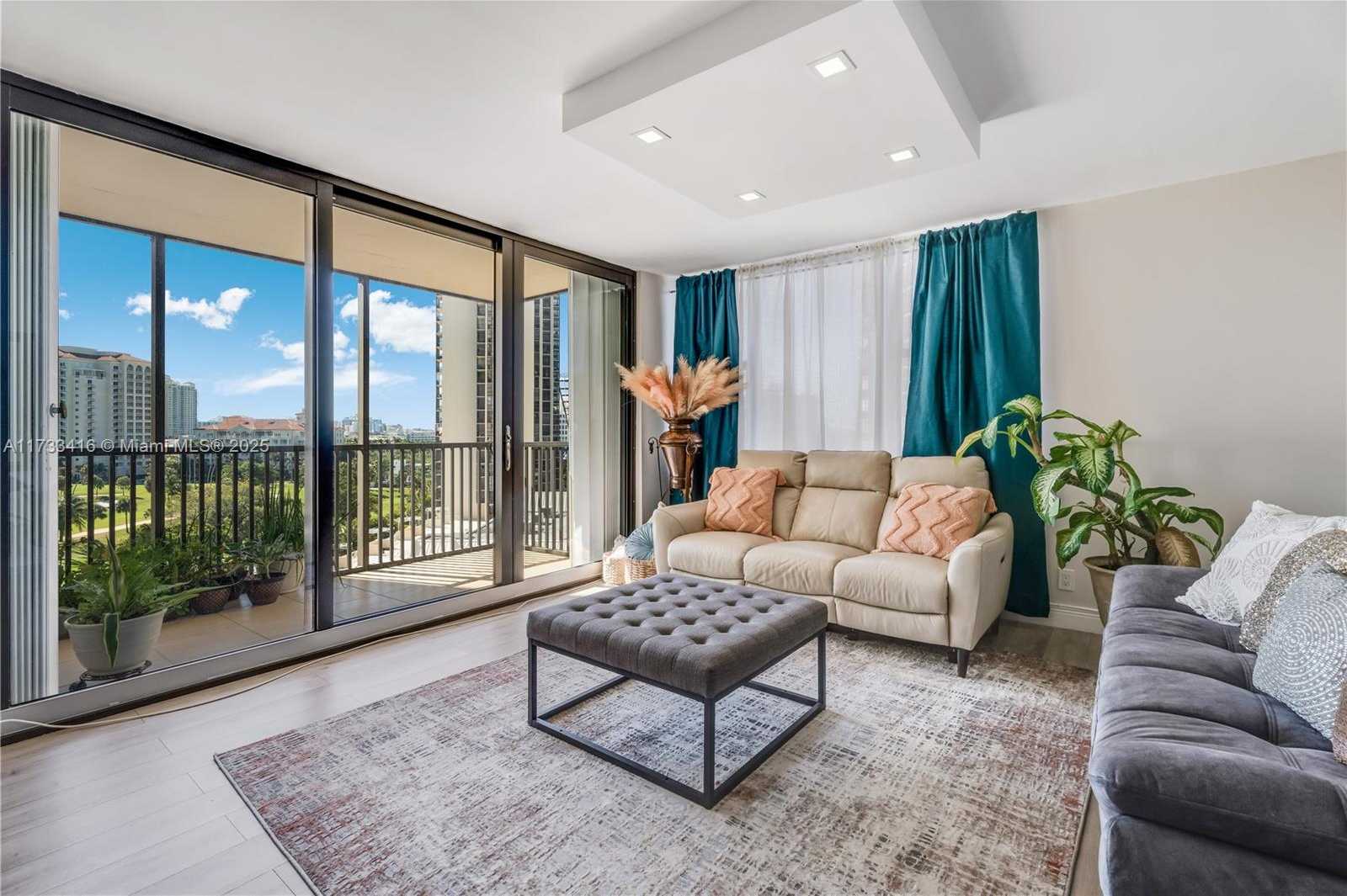 Small Image of 20379 E Country Club Dr, Aventura, FL 33180, USA Number 9
