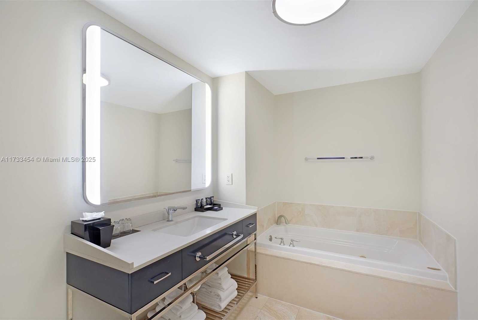 Small Image of 4401 COLLINS AVE #2305 / 2307, Miami Beach Number 23