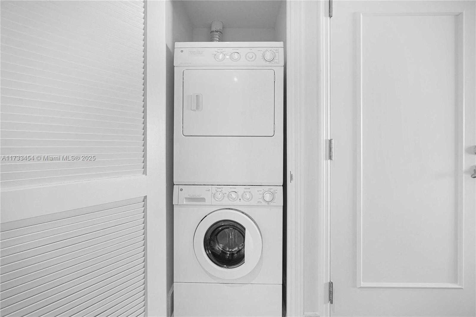 Small Image of 4401 COLLINS AVE #2305 / 2307, Miami Beach Number 49