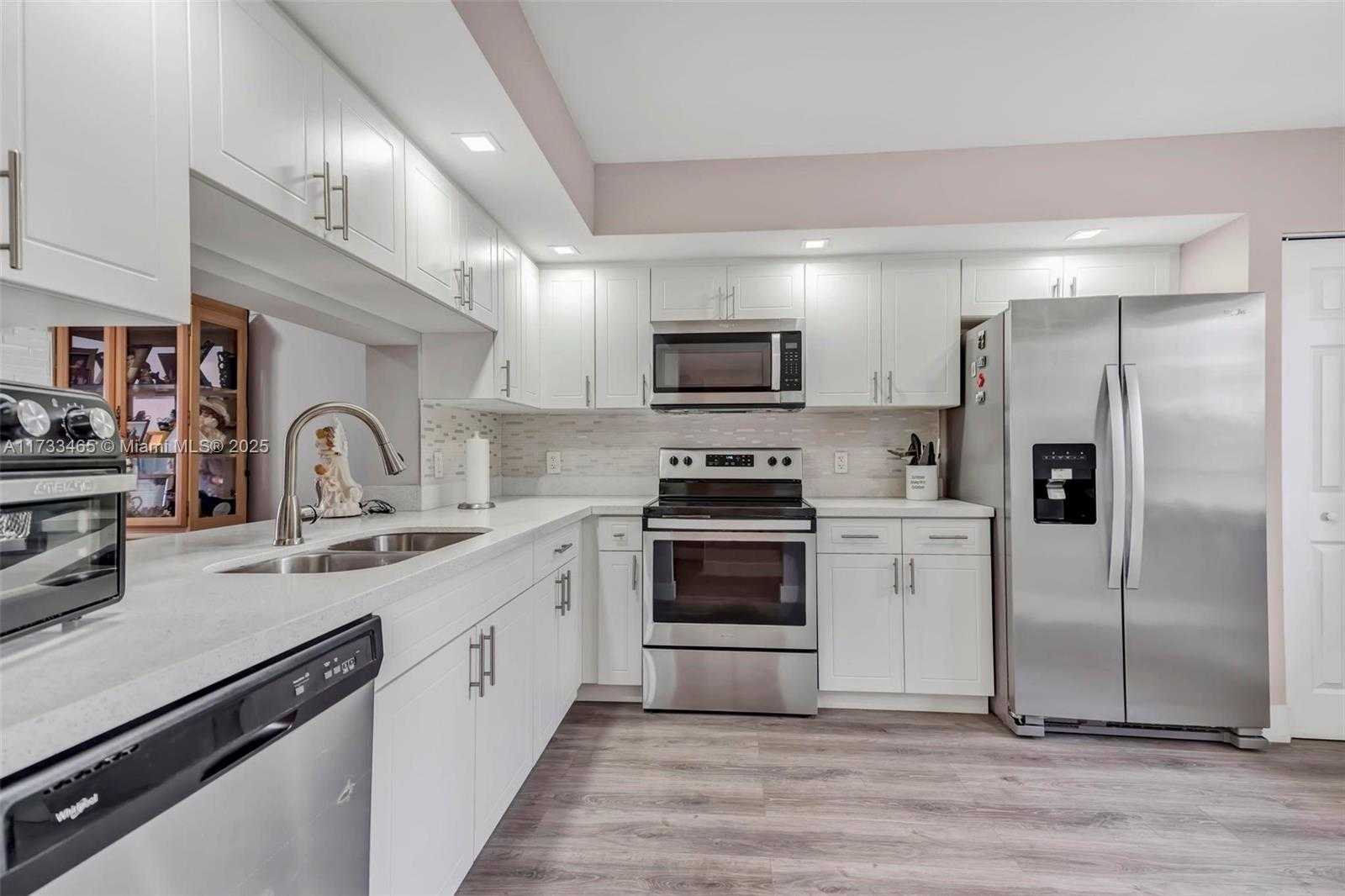Small Image of 1401 SOUTH WEST 128TH TER #307H, Pembroke Pines Number 3