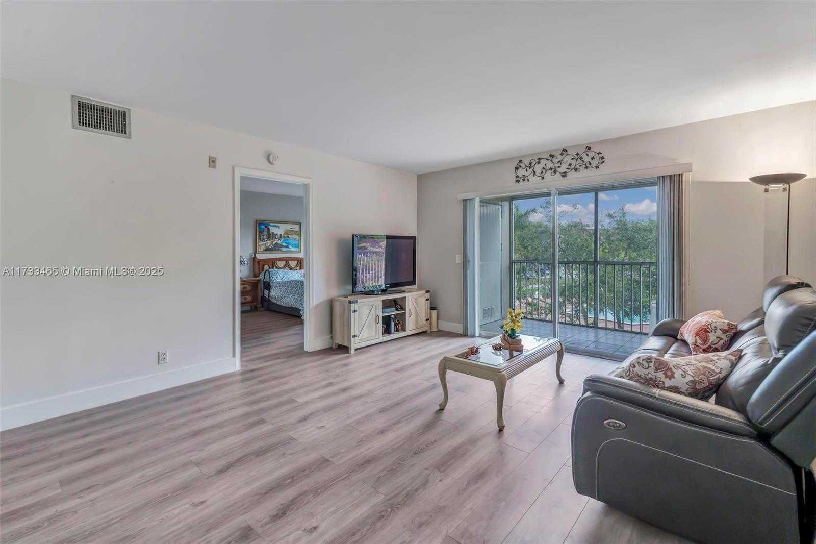 Small Image of 1401 SOUTH WEST 128TH TER #307H, Pembroke Pines Number 8