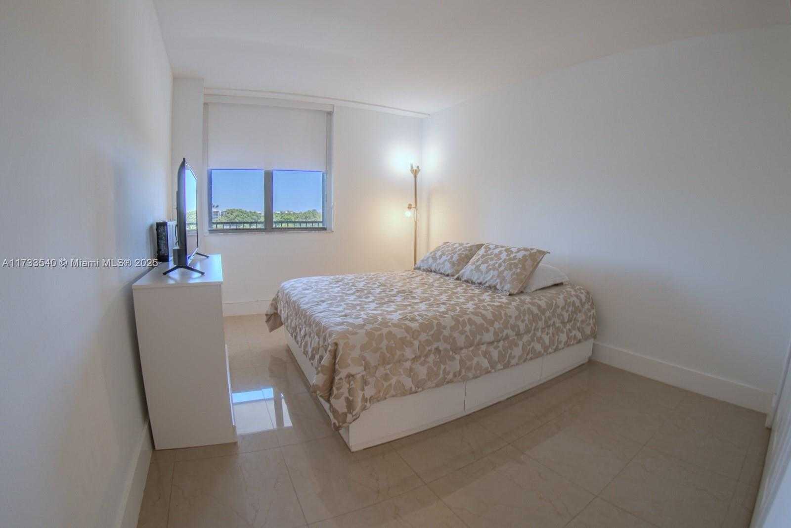 Small Image of 20100 WEST COUNTRY CLUB DR #504, Aventura Number 12