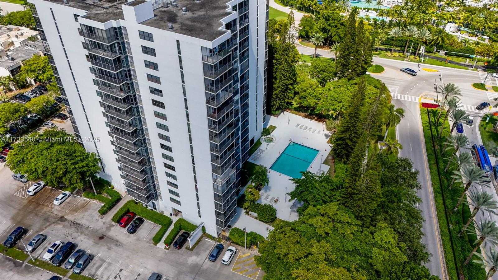 Small Image of 20100 WEST COUNTRY CLUB DR #504, Aventura Number 2