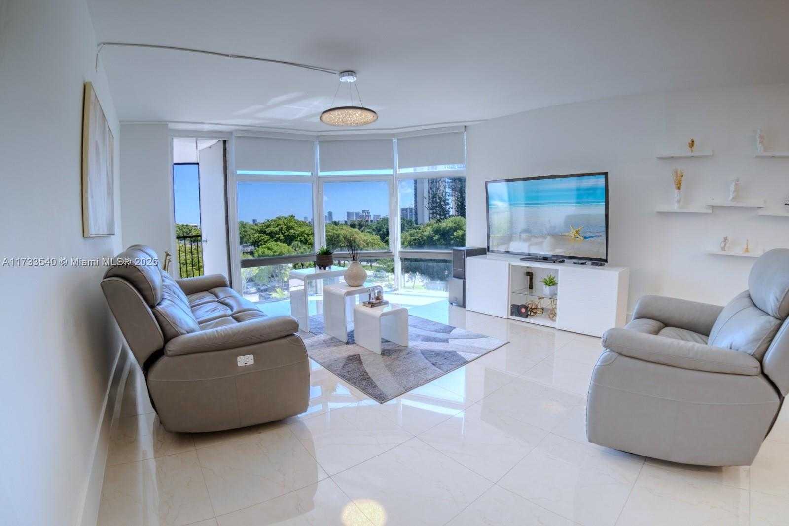 Small Image of 20100 WEST COUNTRY CLUB DR #504, Aventura Number 4
