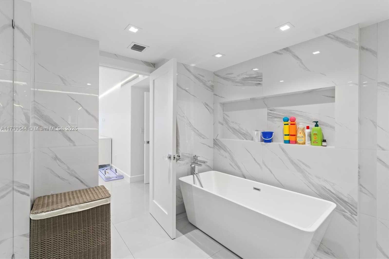Small Image of 10205 COLLINS AVE #608, Bal Harbour Number 47
