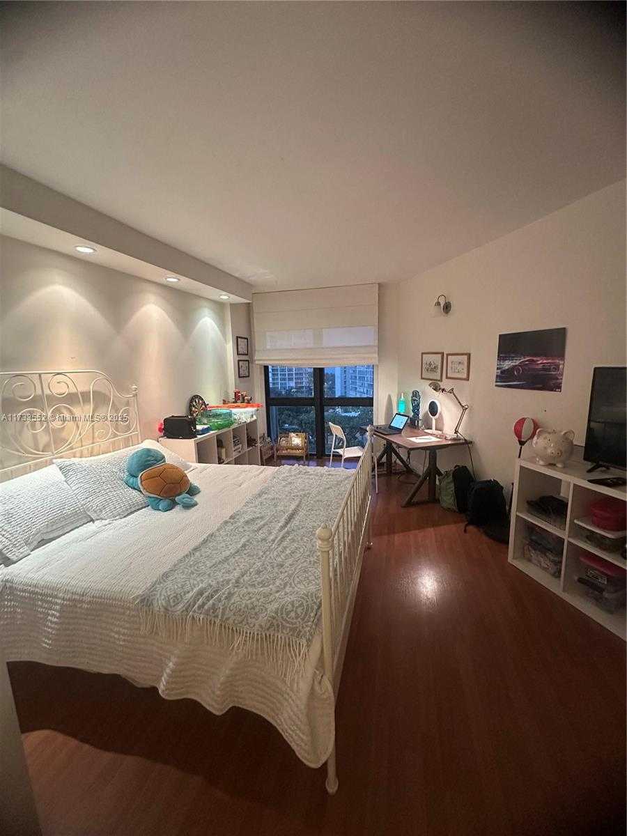 Small Image of 1121 CRANDON BLVD #E904, Key Biscayne Number 13
