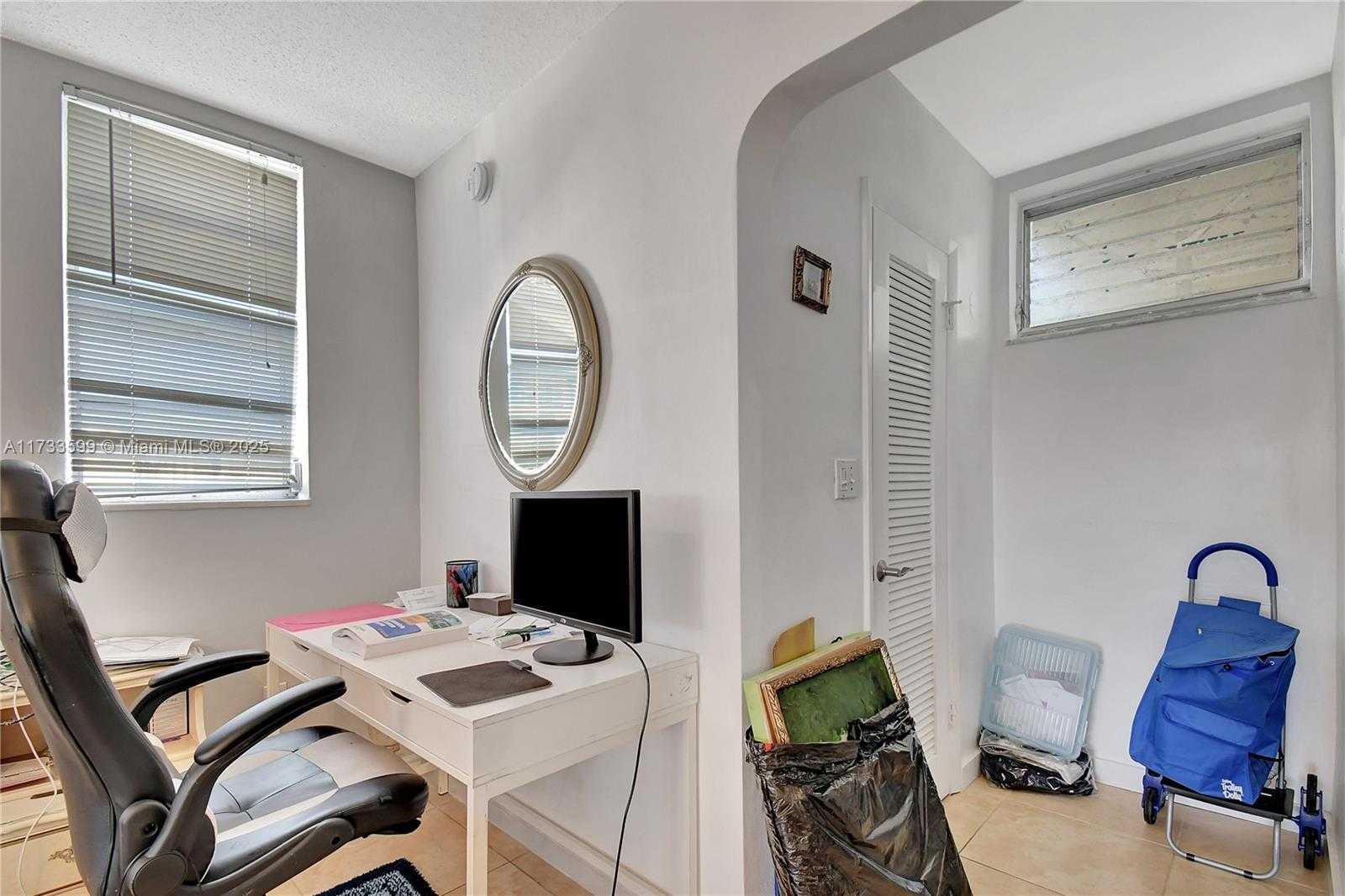Small Image of 2905 POINT EAST DR #L506, Aventura Number 13