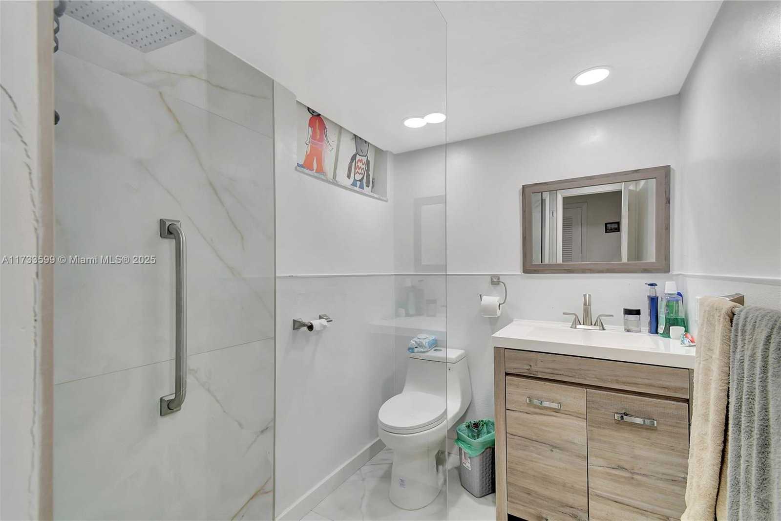 Small Image of 2905 POINT EAST DR #L506, Aventura Number 14