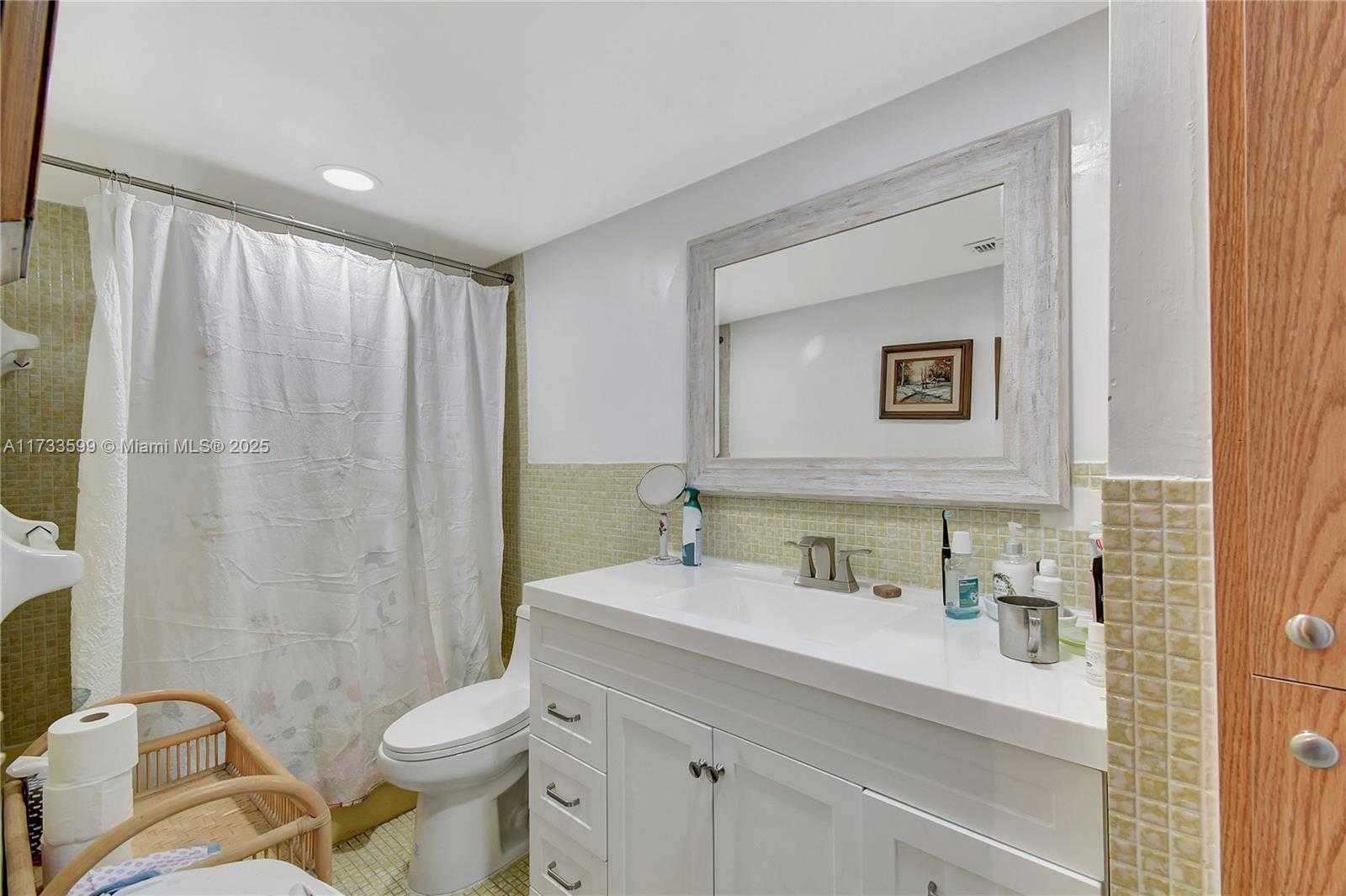 Small Image of 2905 POINT EAST DR #L506, Aventura Number 20