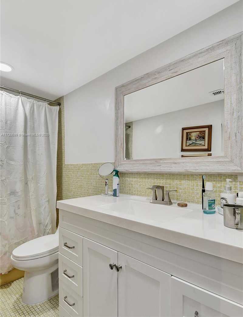 Small Image of 2905 POINT EAST DR #L506, Aventura Number 21