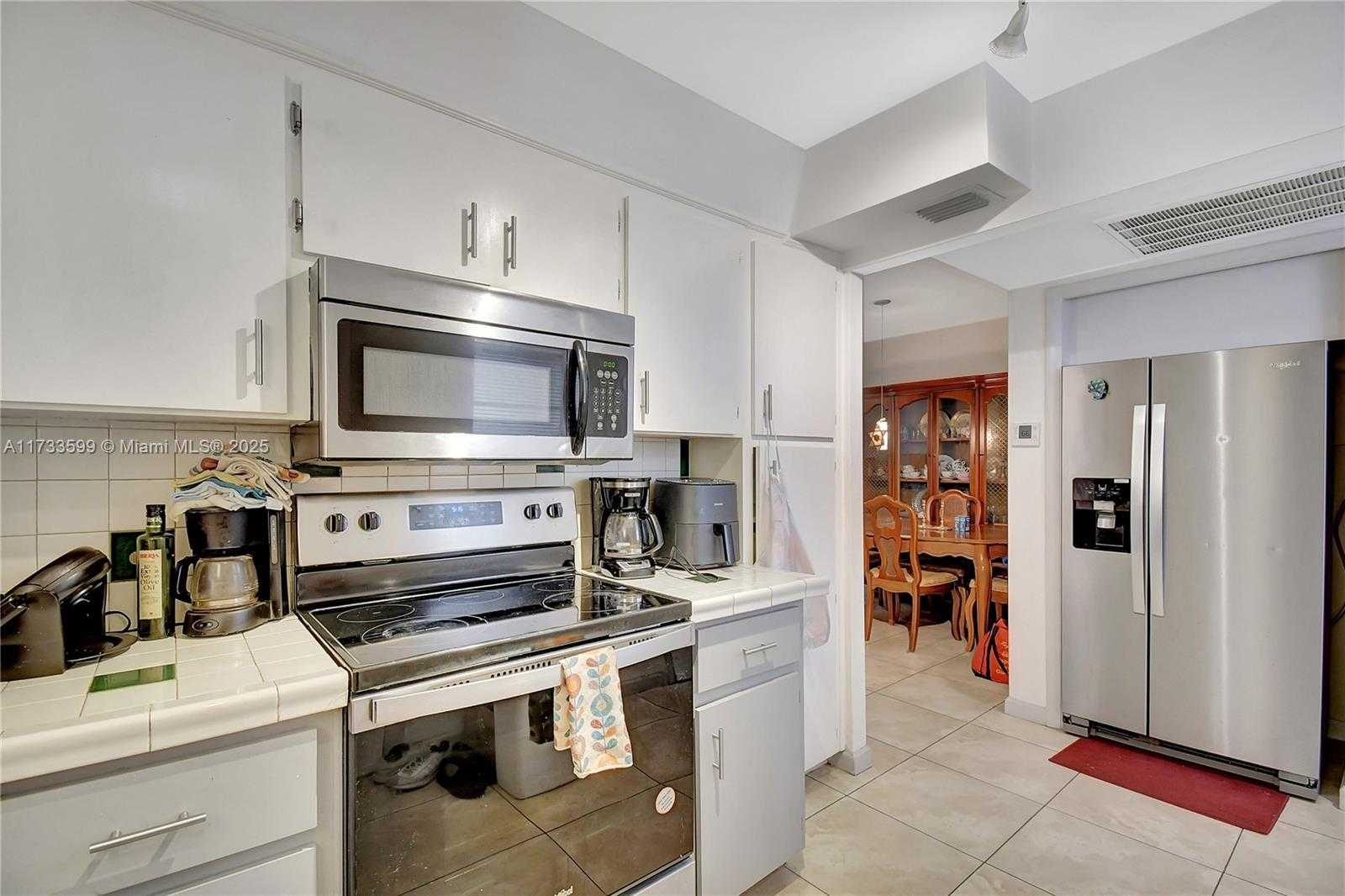 Small Image of 2905 POINT EAST DR #L506, Aventura Number 8