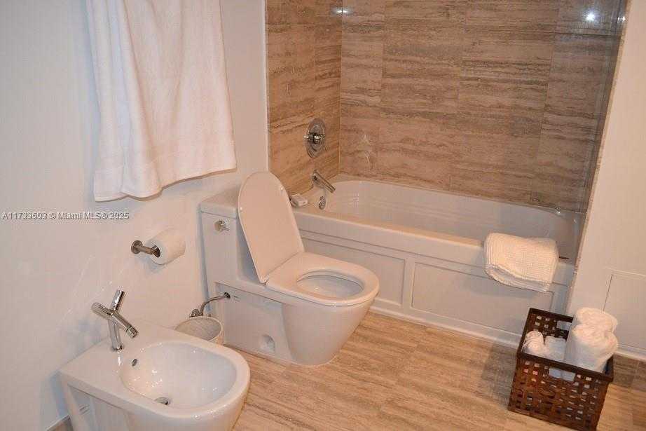 Small Image of 15901 COLLINS AVE #2705, Sunny Isles Beach Number 24