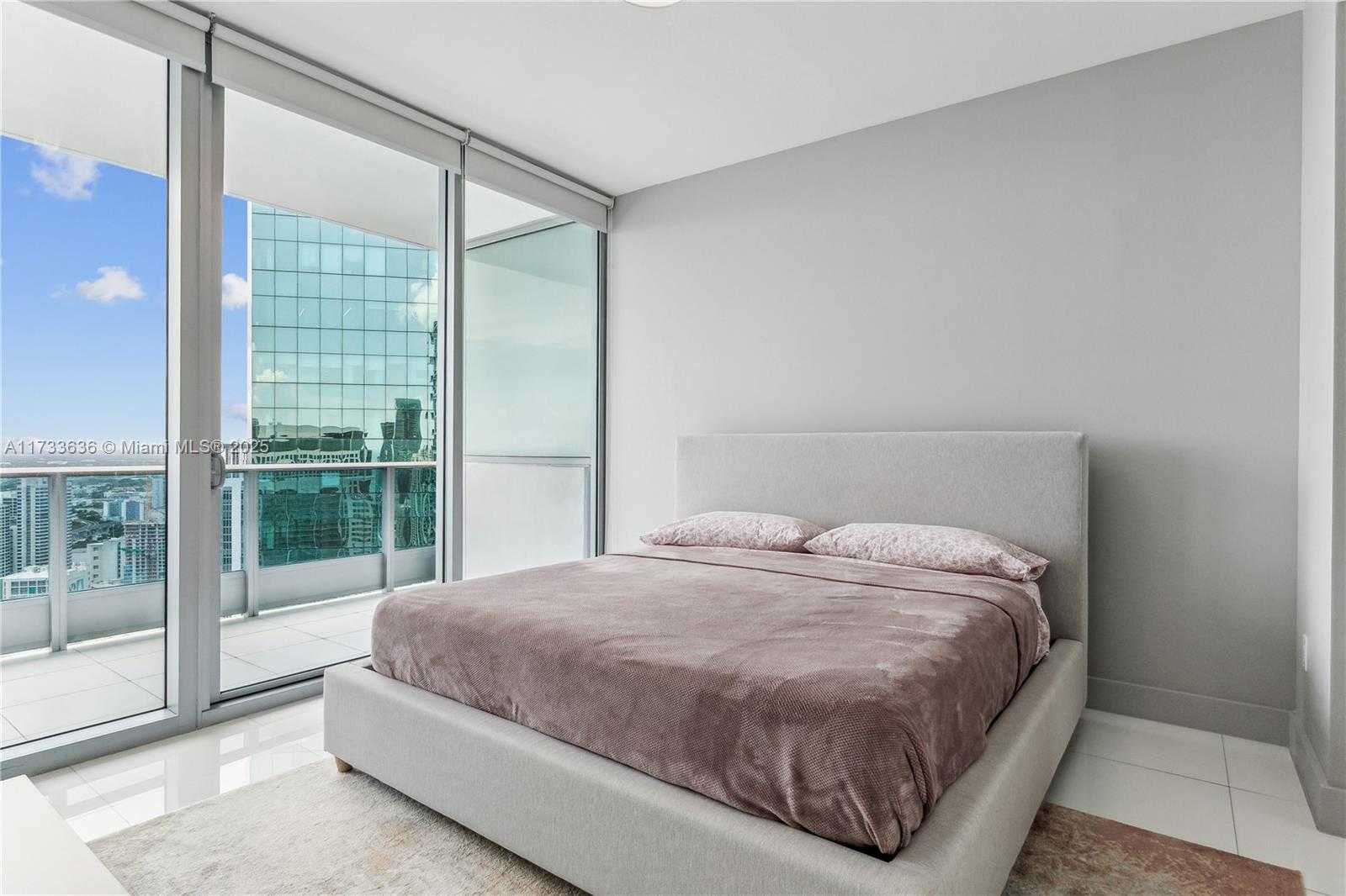Small Image of 200 BISCAYNE BOULEVARD WAY #4912, Miami Number 13