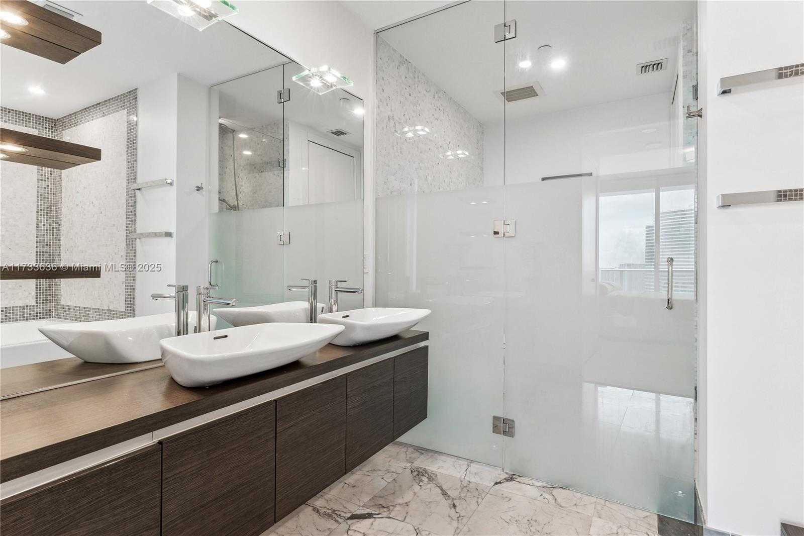 Small Image of 200 BISCAYNE BOULEVARD WAY #4912, Miami Number 15