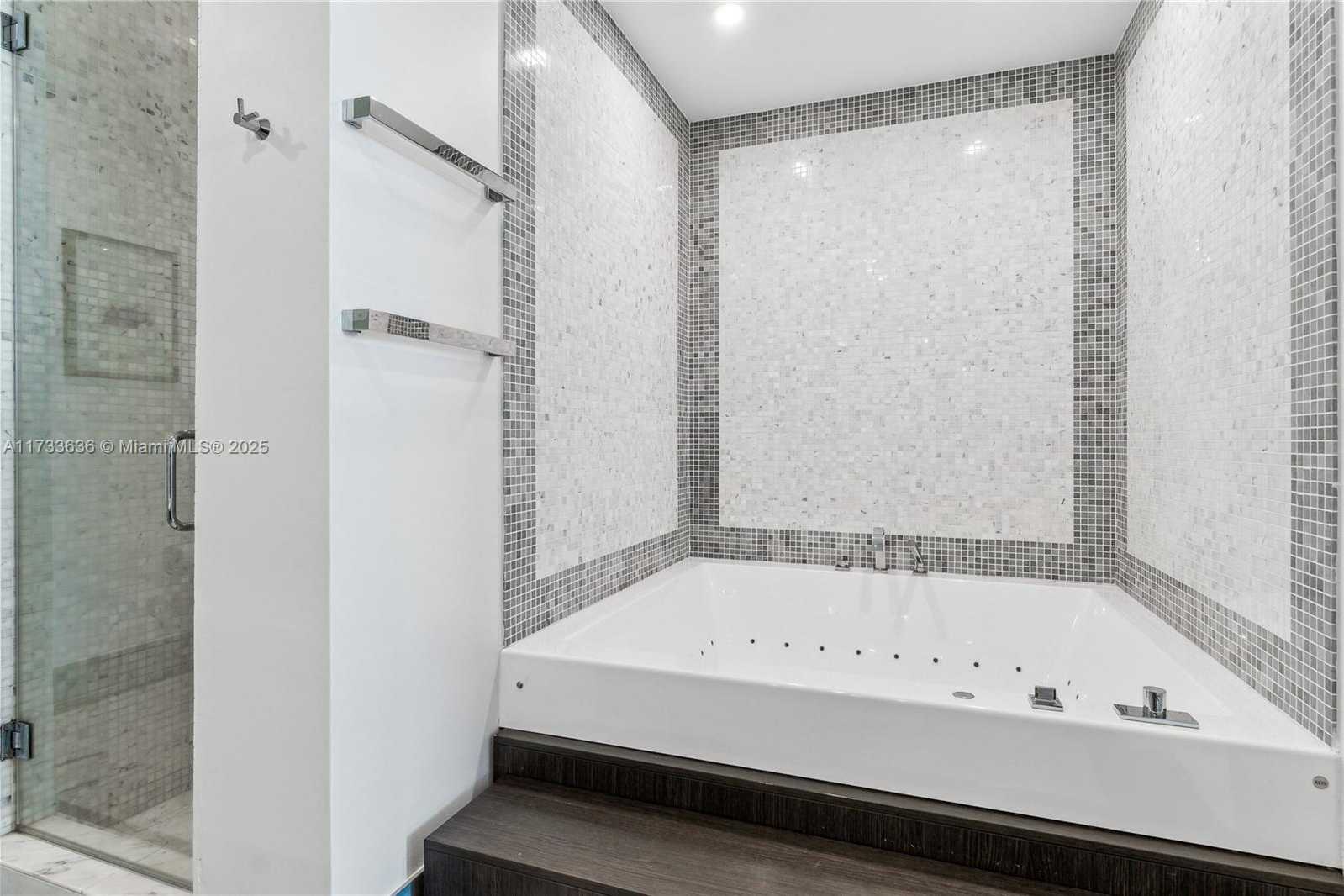 Small Image of 200 BISCAYNE BOULEVARD WAY #4912, Miami Number 16