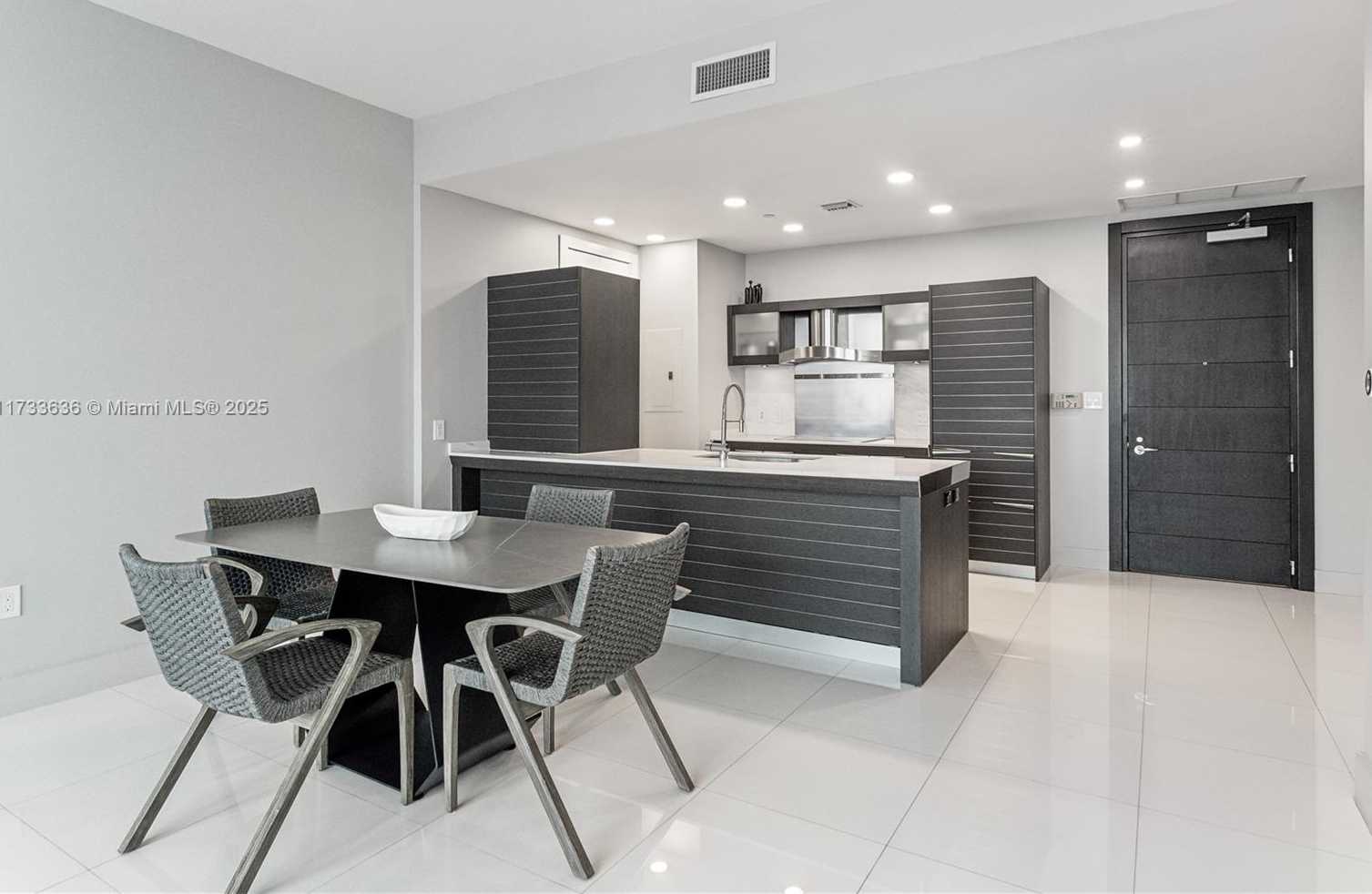 Small Image of 200 BISCAYNE BOULEVARD WAY #4912, Miami Number 3