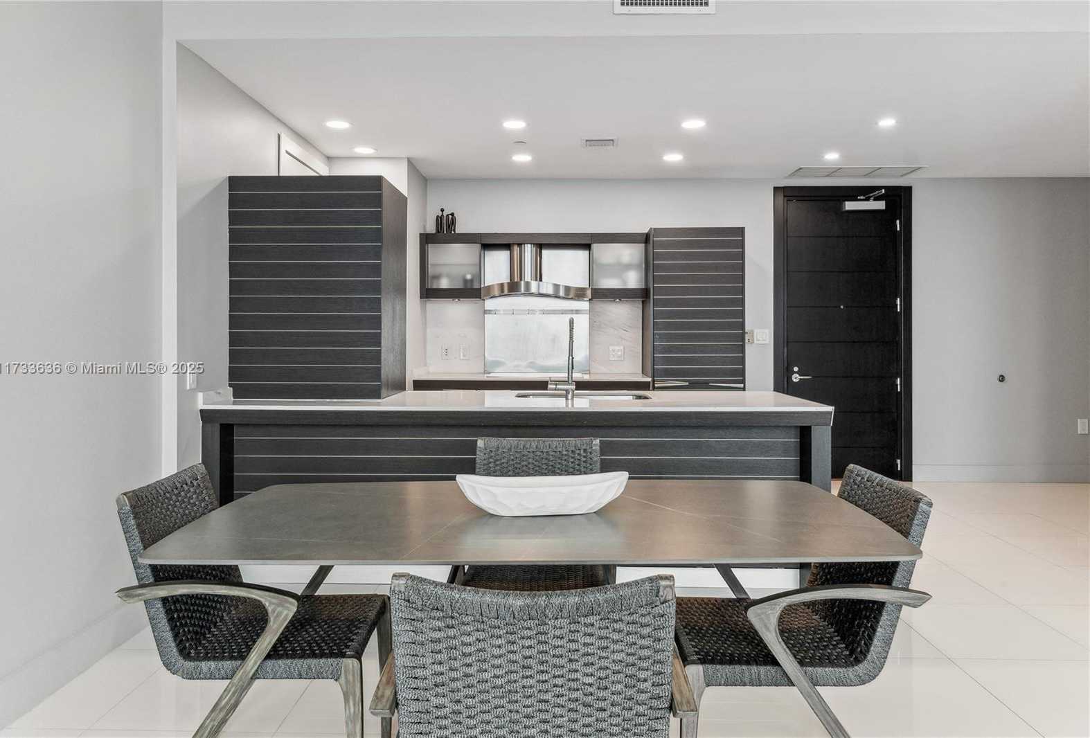 Small Image of 200 BISCAYNE BOULEVARD WAY #4912, Miami Number 4