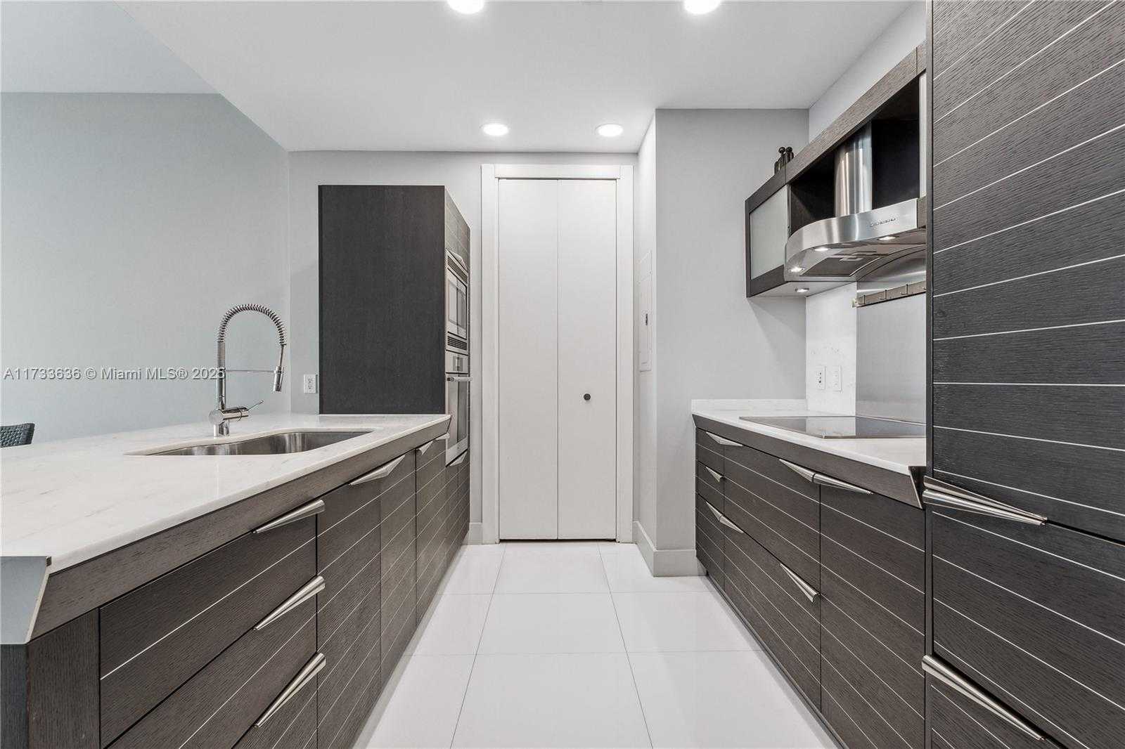 Small Image of 200 BISCAYNE BOULEVARD WAY #4912, Miami Number 5