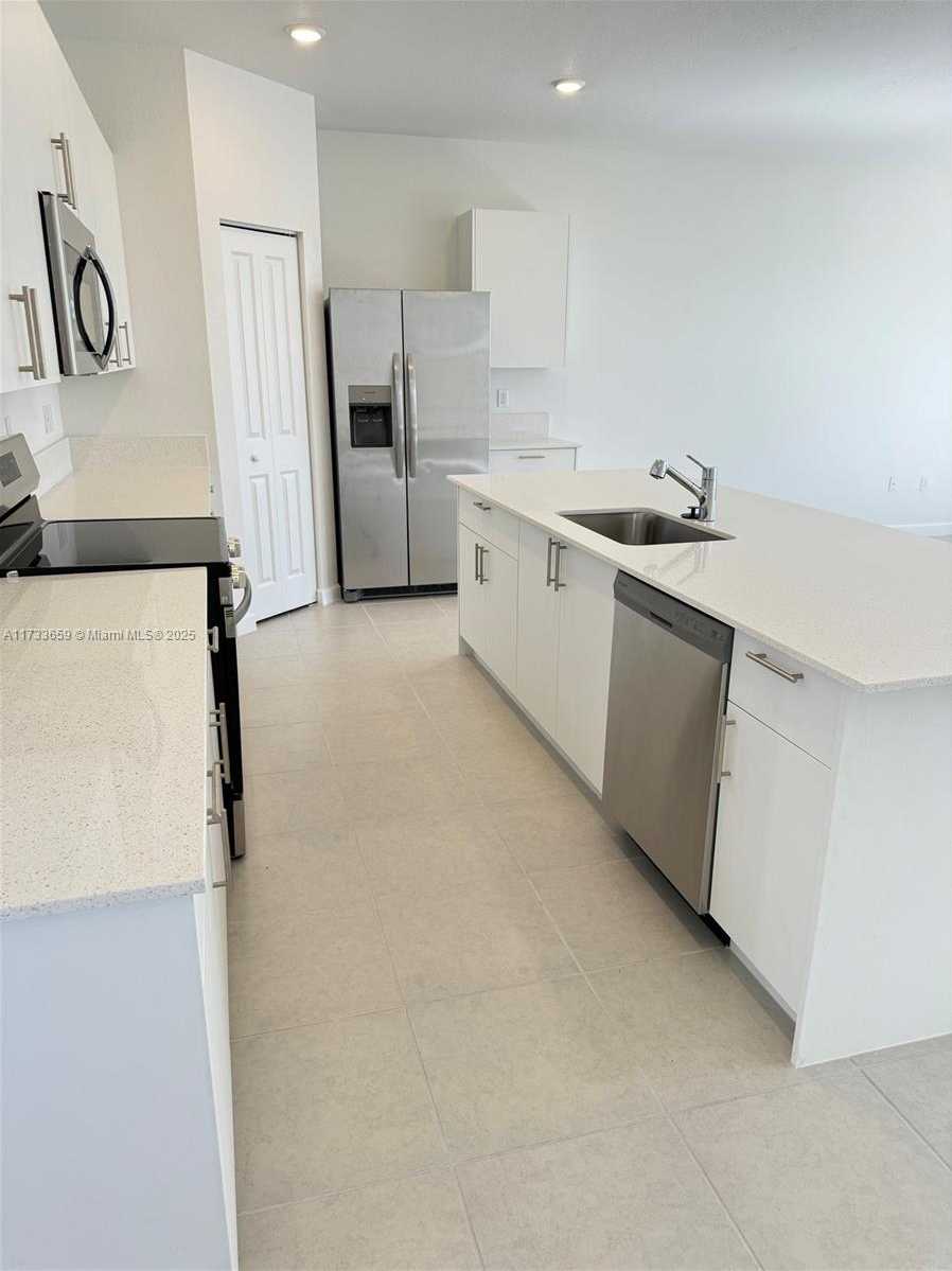 Small Image of 3040 GREEN PALM CT #5838, Dania Beach Number 3