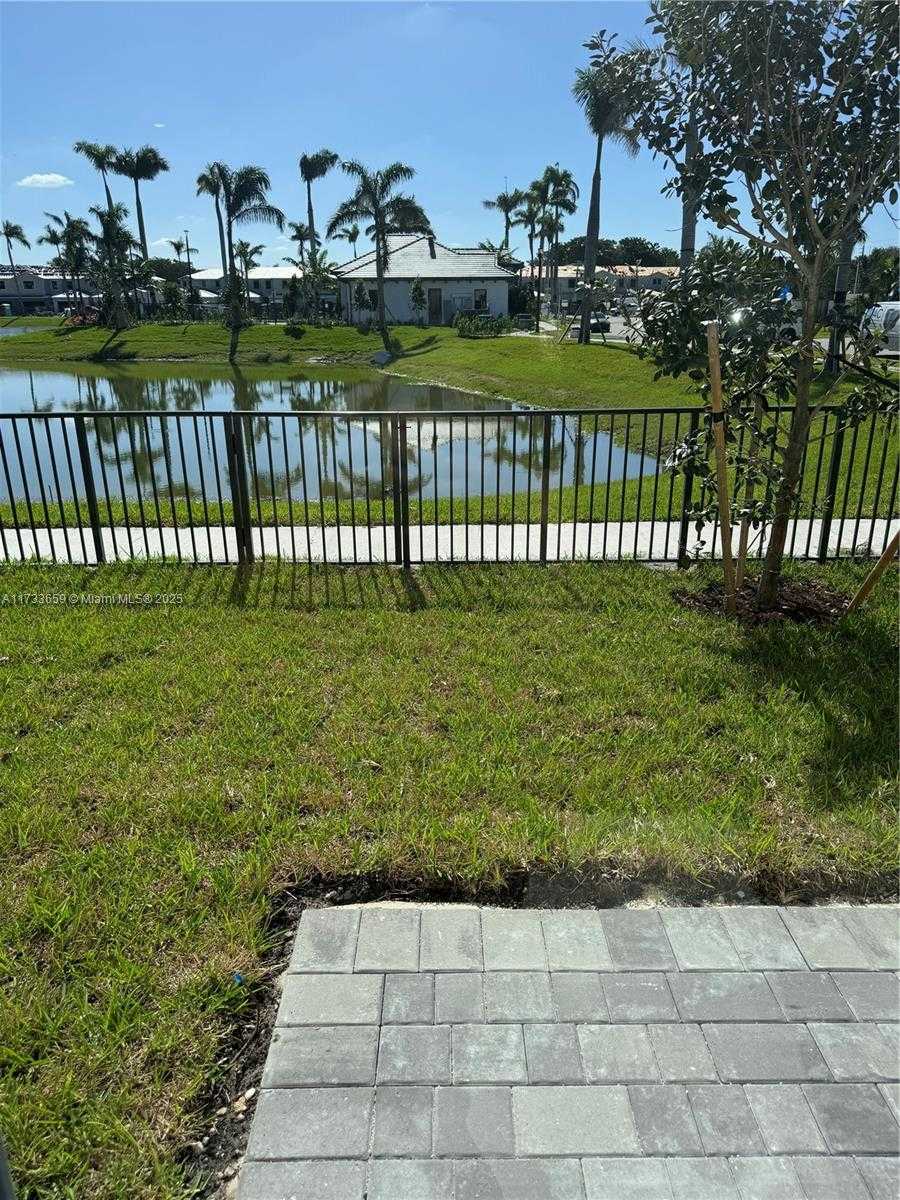 Small Image of 3040 GREEN PALM CT #5838, Dania Beach Number 5