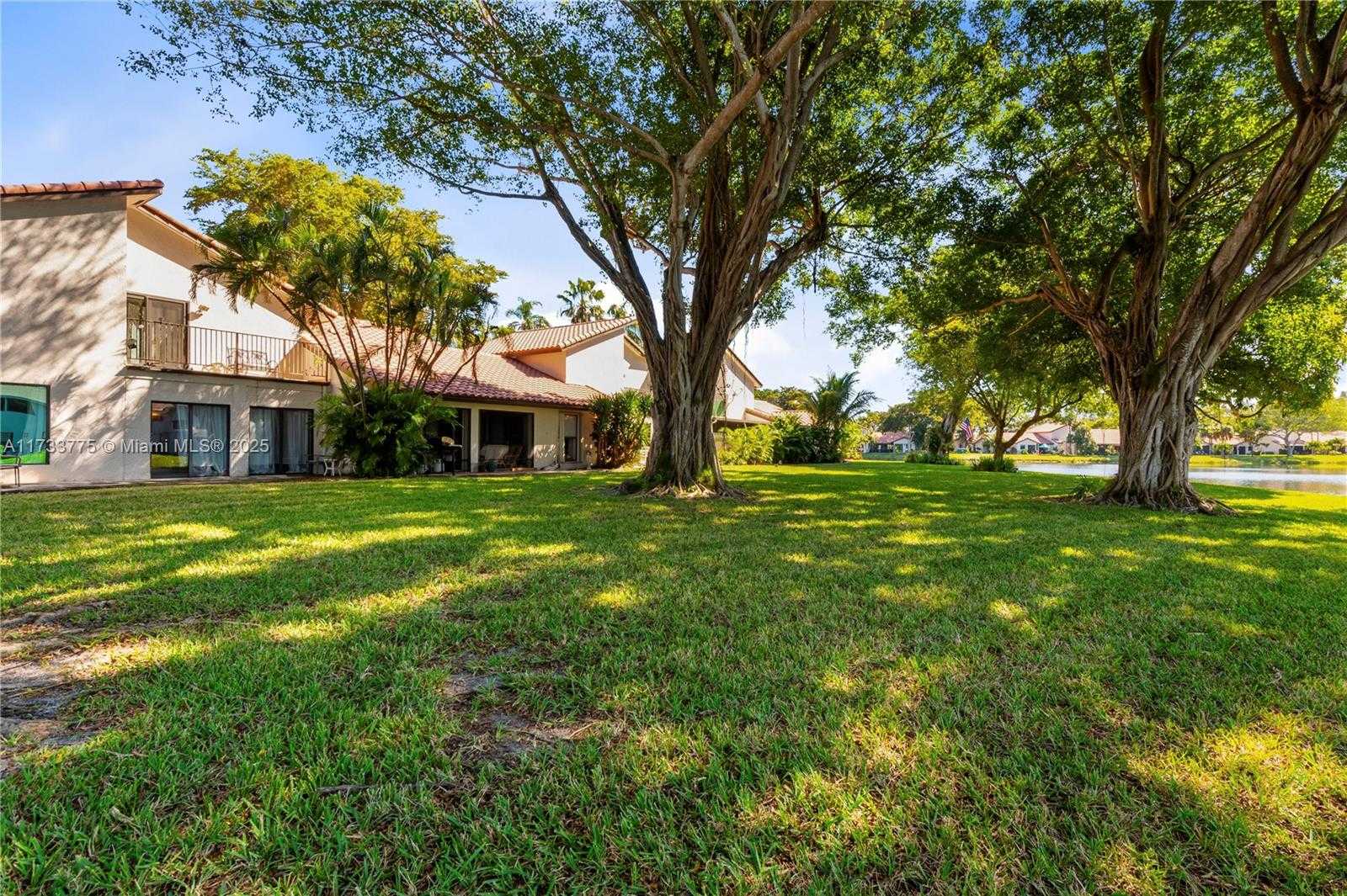 Small Image of 651 DEER CREEK LAKE POINT NORTH LN #651, Deerfield Beach Number 12