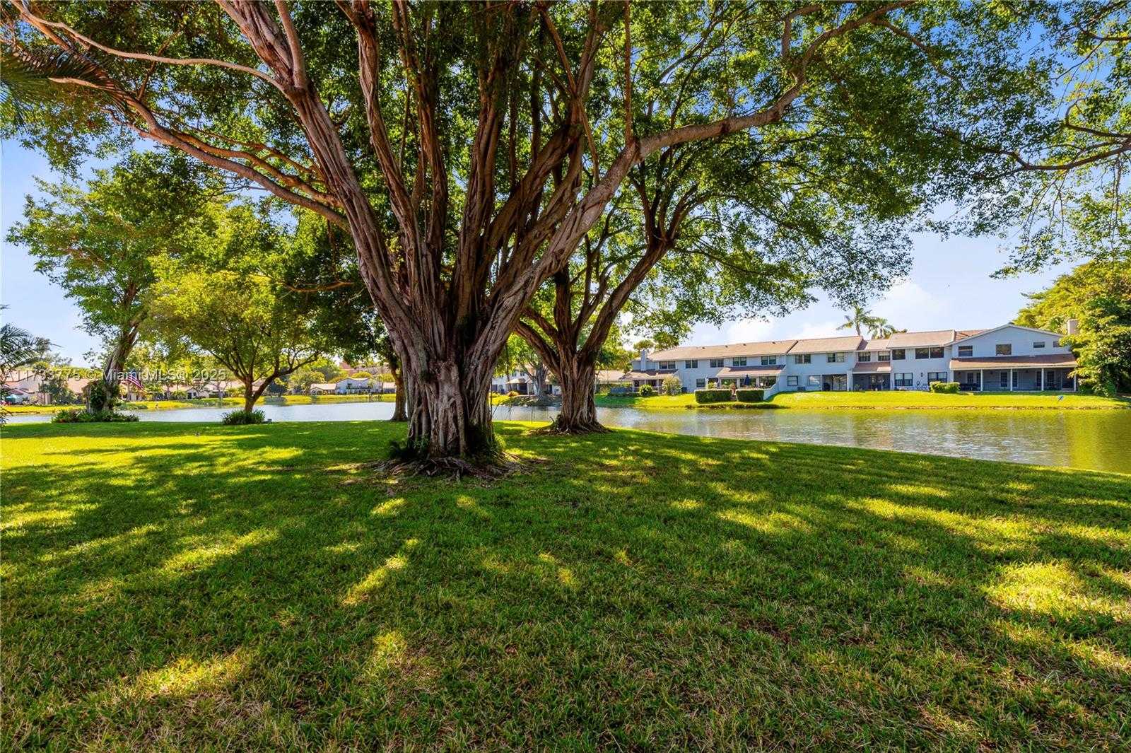 Small Image of 651 DEER CREEK LAKE POINT NORTH LN #651, Deerfield Beach Number 14