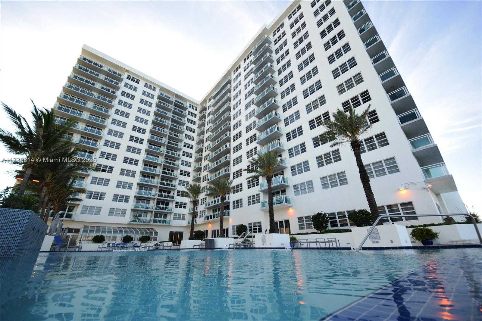 Small Image of 6917 COLLINS AVE #1512, Miami Beach Number 10