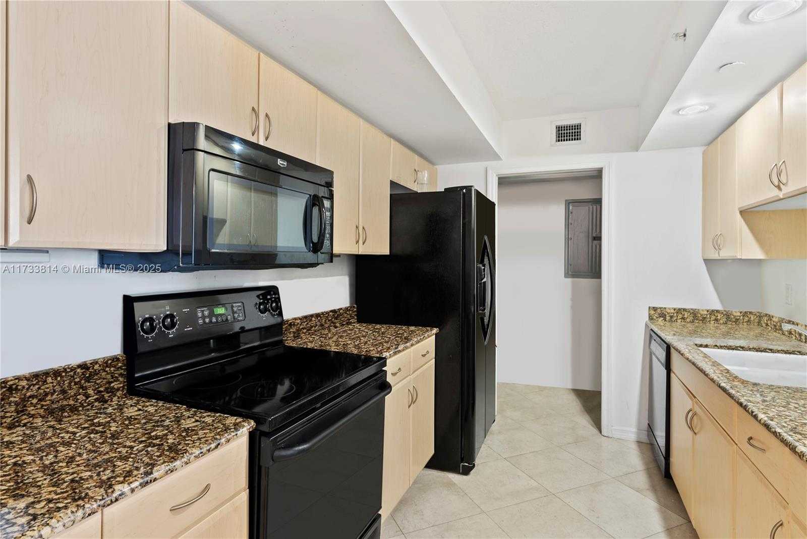 Small Image of 6917 COLLINS AVE #1512, Miami Beach Number 4
