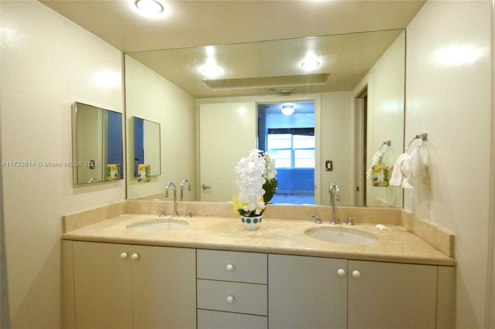 Small Image of 6917 COLLINS AVE #1512, Miami Beach Number 9