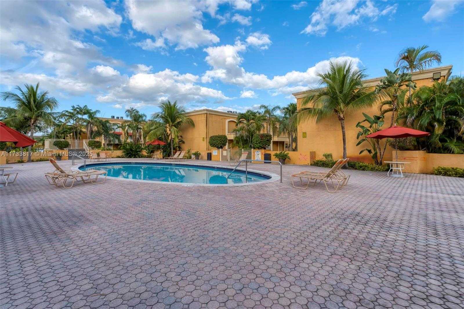 Small Image of 17901 NORTH WEST 68TH AVE #R101, Hialeah Number 21