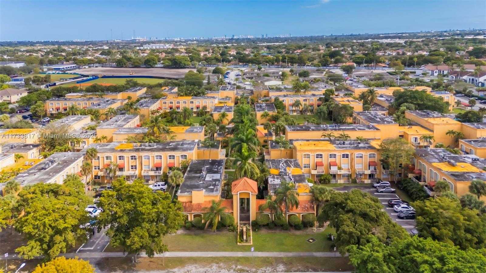 Small Image of 17901 NORTH WEST 68TH AVE #R101, Hialeah Number 24
