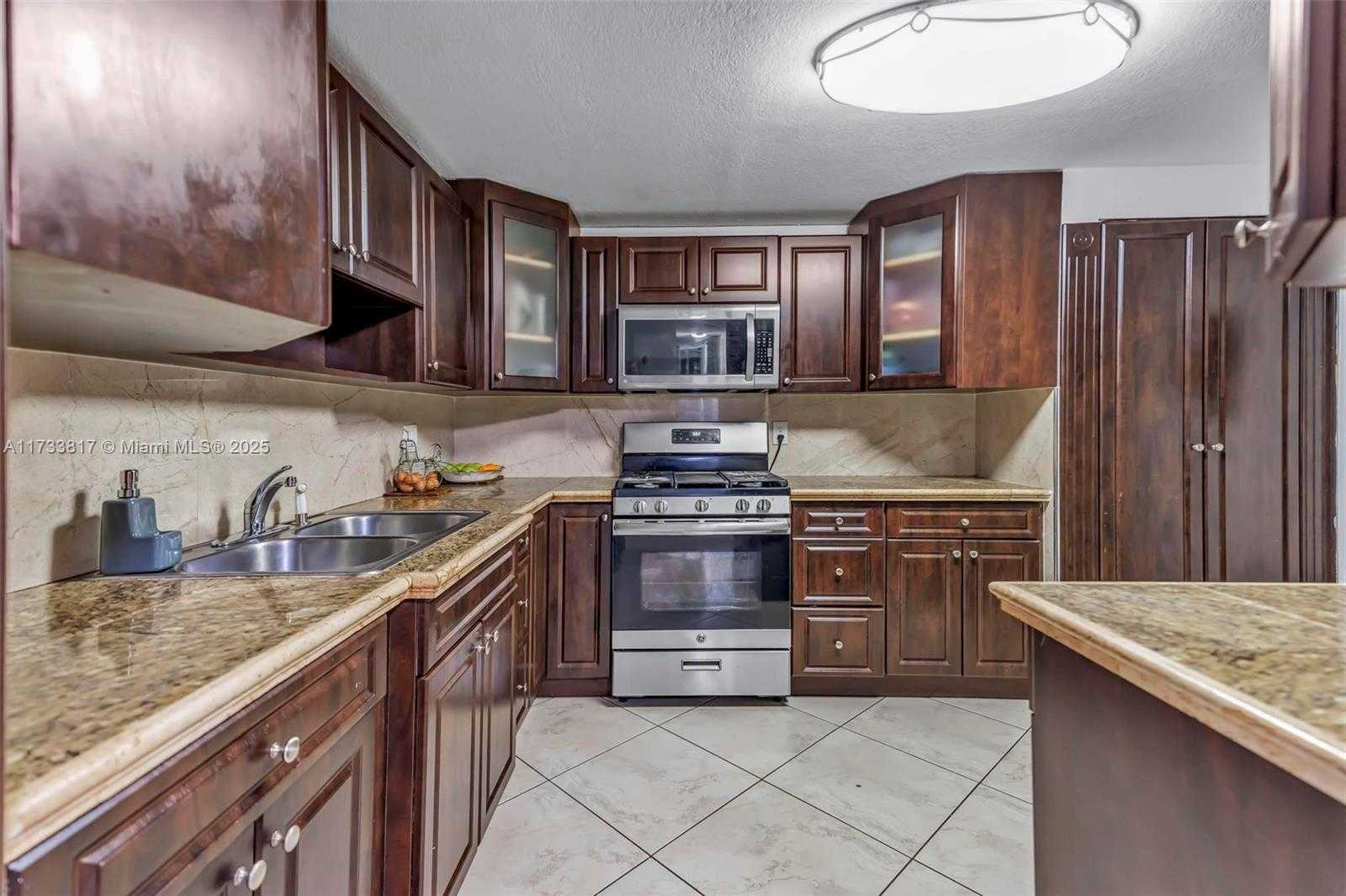 Small Image of 17901 NORTH WEST 68TH AVE #R101, Hialeah Number 7