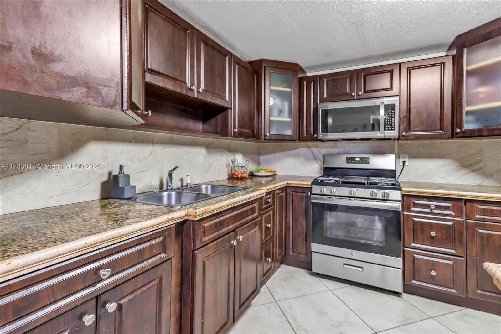 Small Image of 17901 NORTH WEST 68TH AVE #R101, Hialeah Number 8