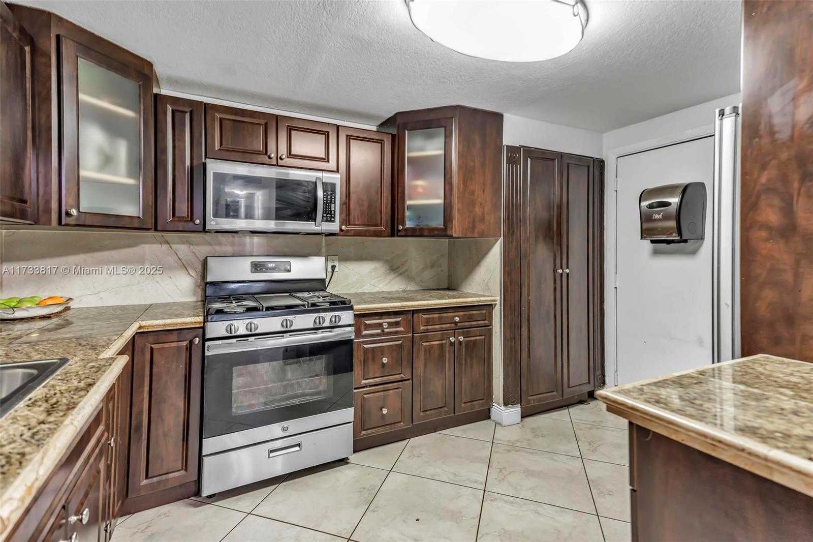 Small Image of 17901 NORTH WEST 68TH AVE #R101, Hialeah Number 9